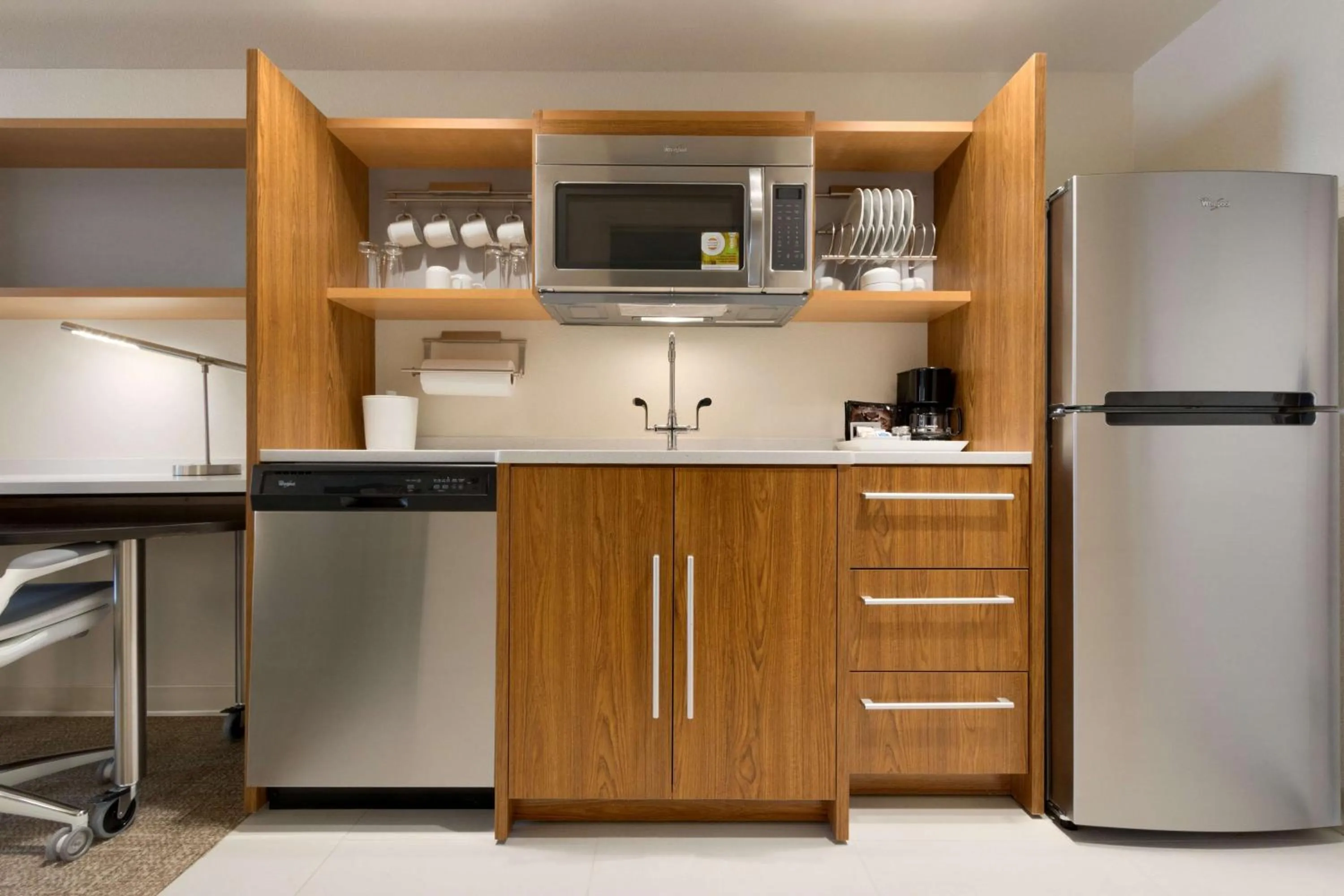 Kitchen or kitchenette in Home2 Suites by Hilton Denver Highlands Ranch