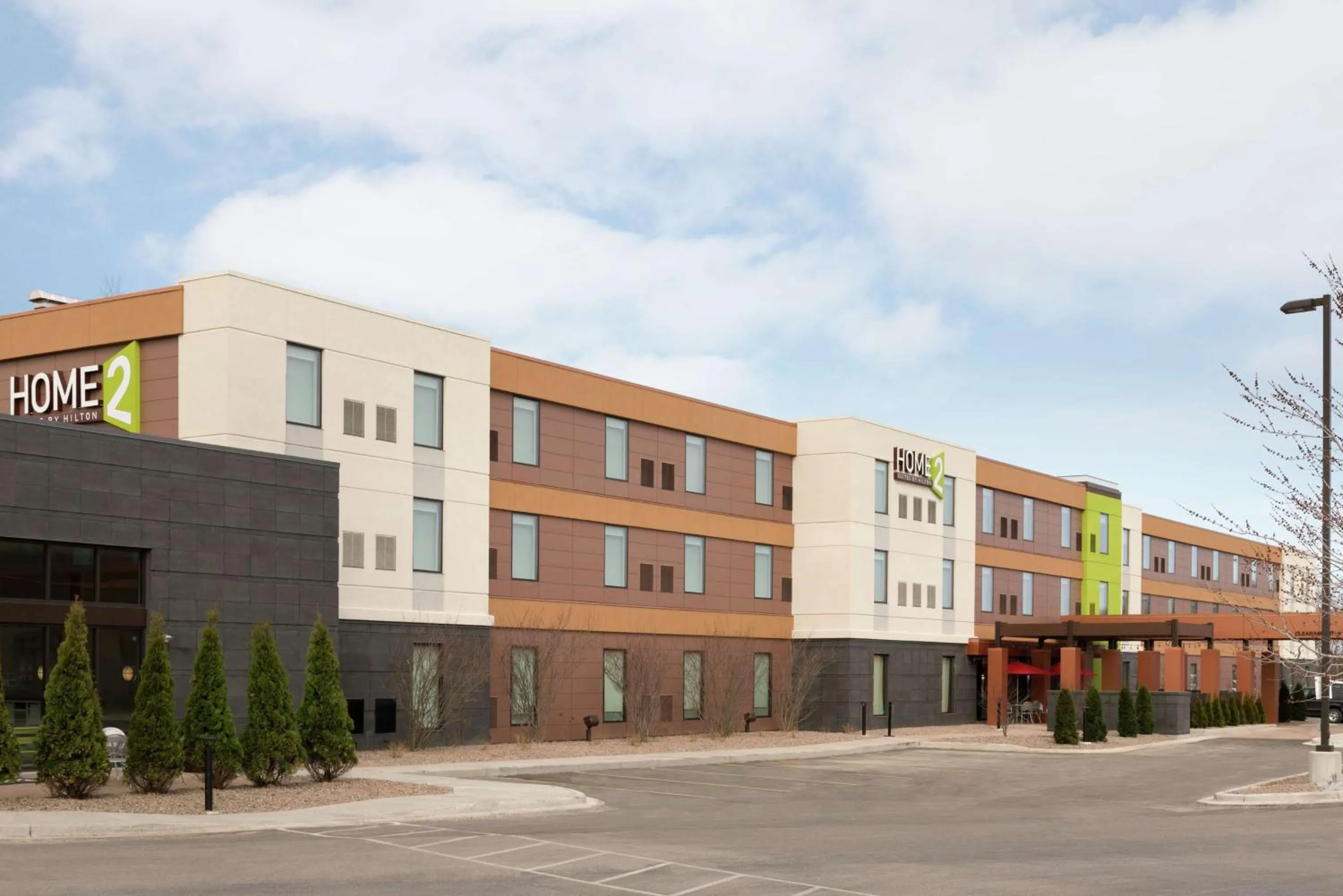 Property building in Home2 Suites by Hilton Milwaukee Airport