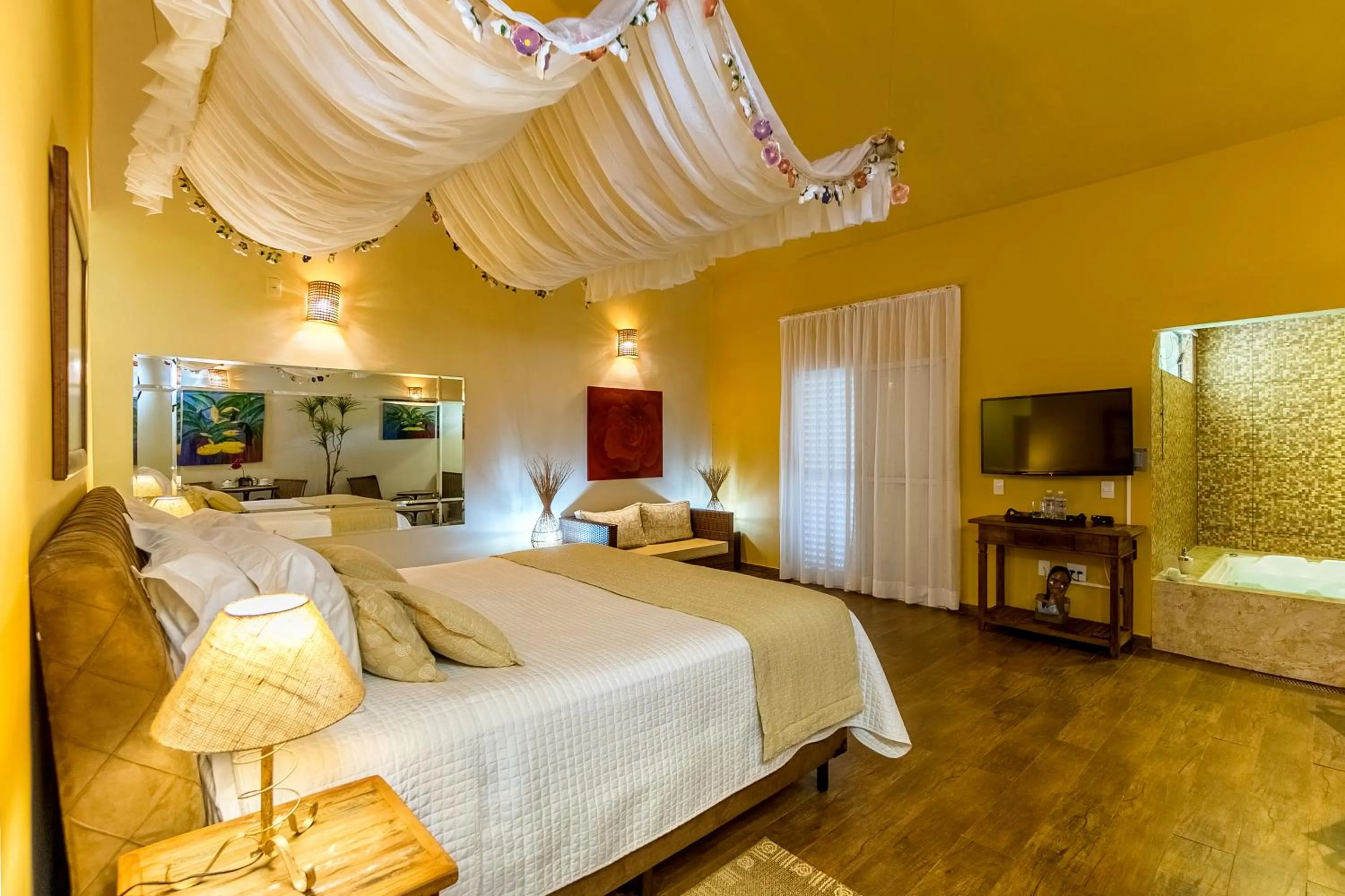 Deluxe Suite with Spa Bath in Hotel Mil Flores