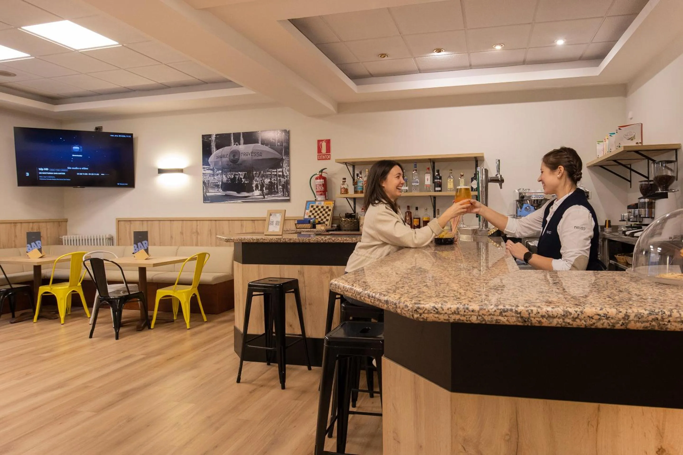 Lounge or bar in Hotel Encamp by Nexta