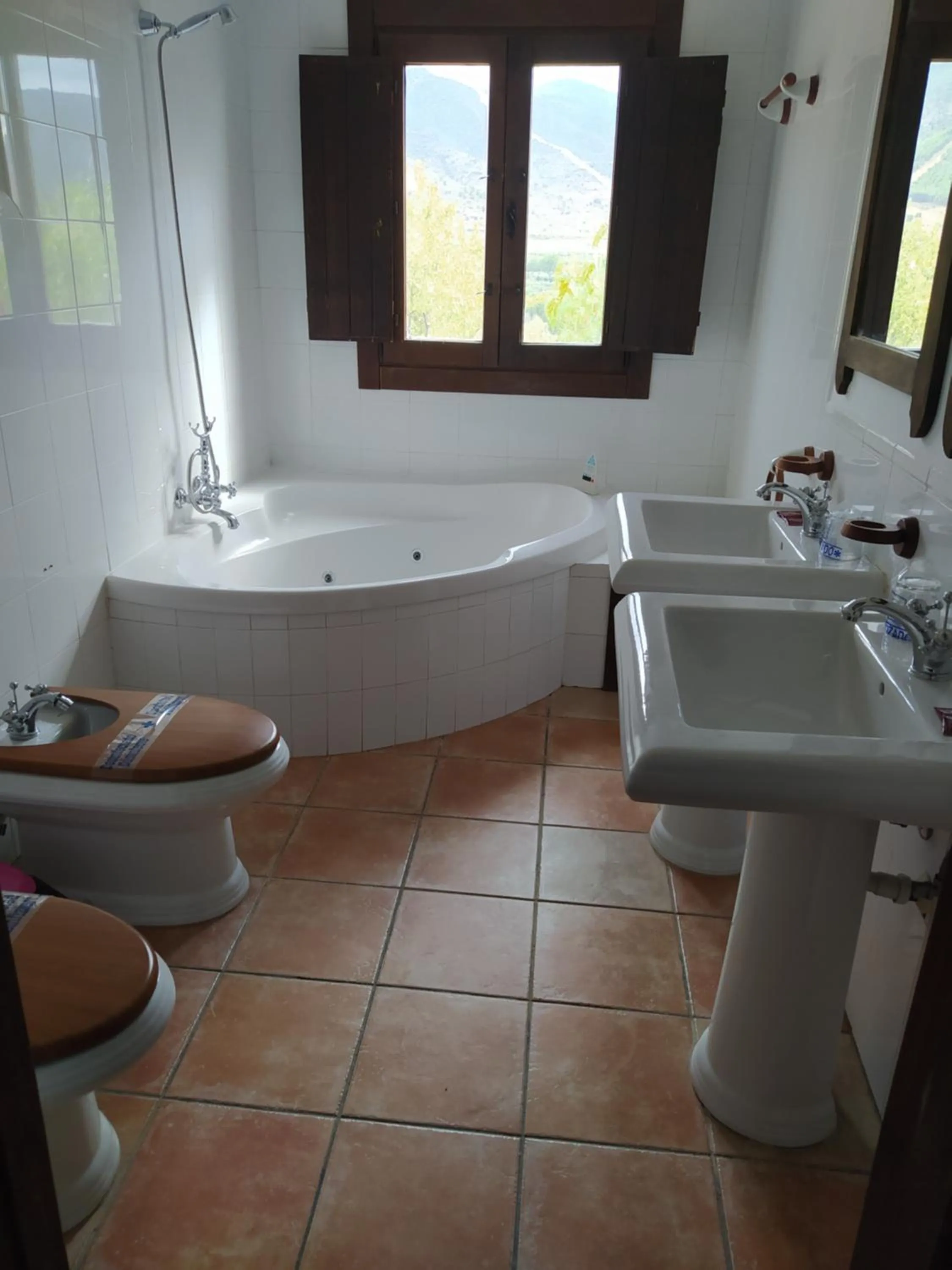 Hot Tub in Hotel Rural La Marmita de Ahlam