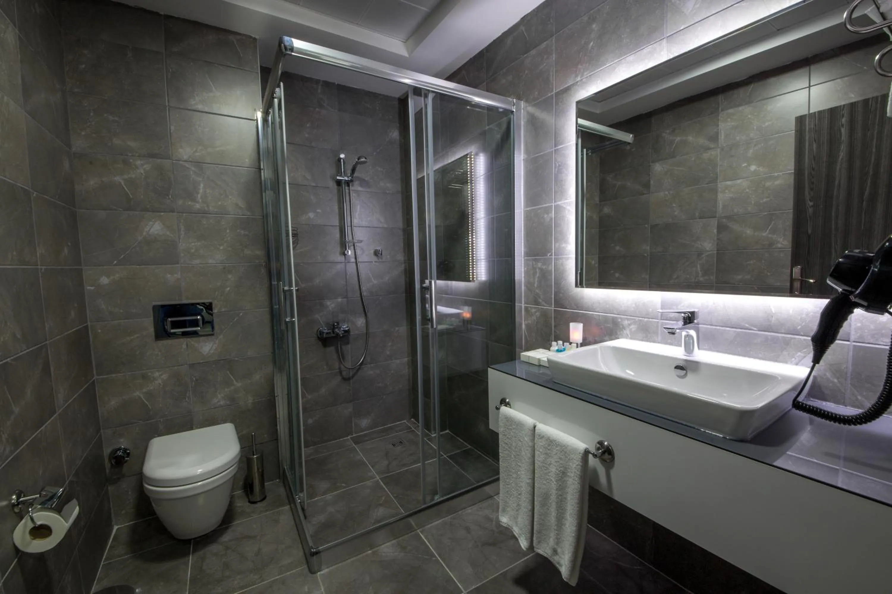 Shower in Cavit Duvan Prestige Hotel
