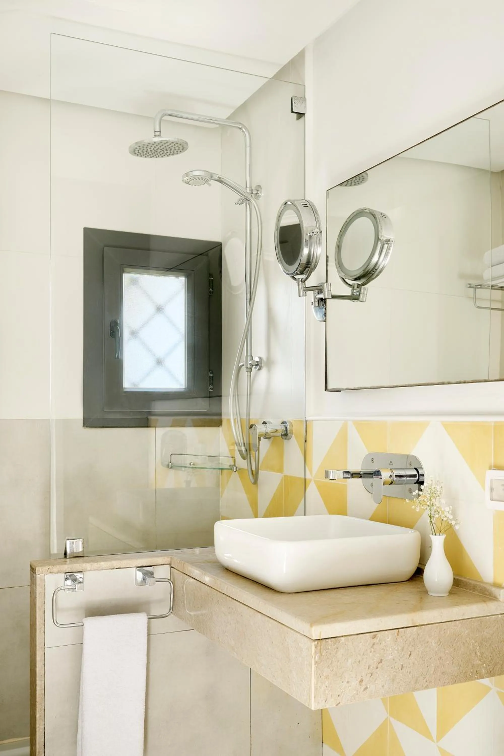 Shower in The Mirage Resort & SPA