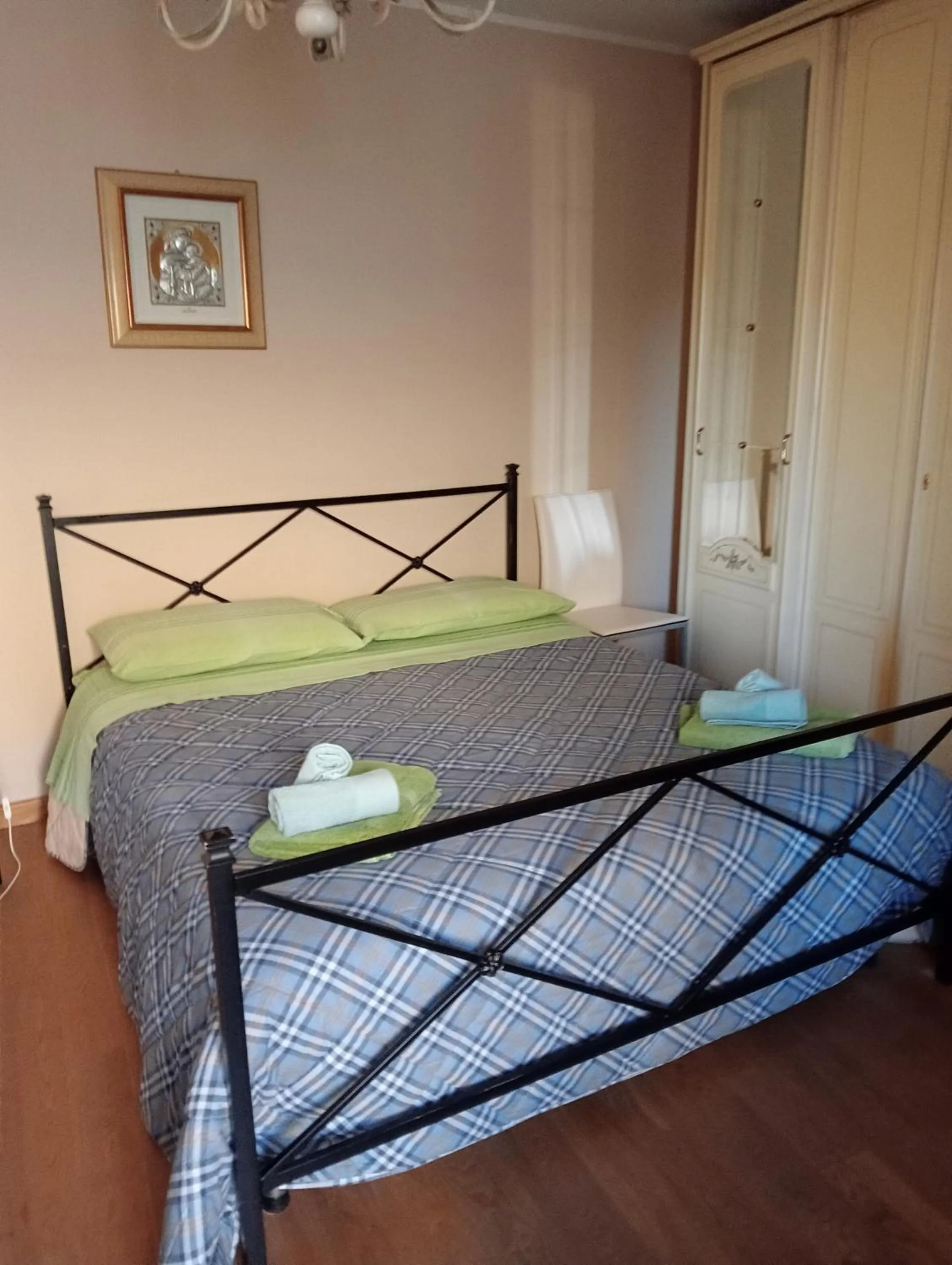 Bed in San Nicolò Holiday Home