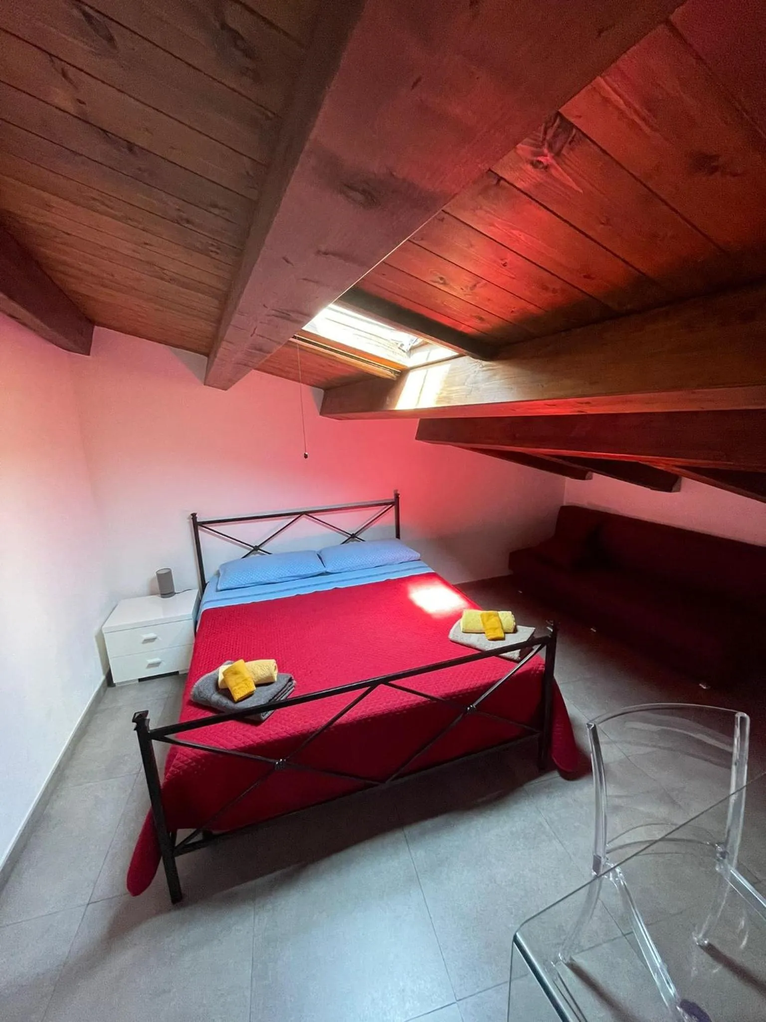 Bed in San Nicolò Holiday Home