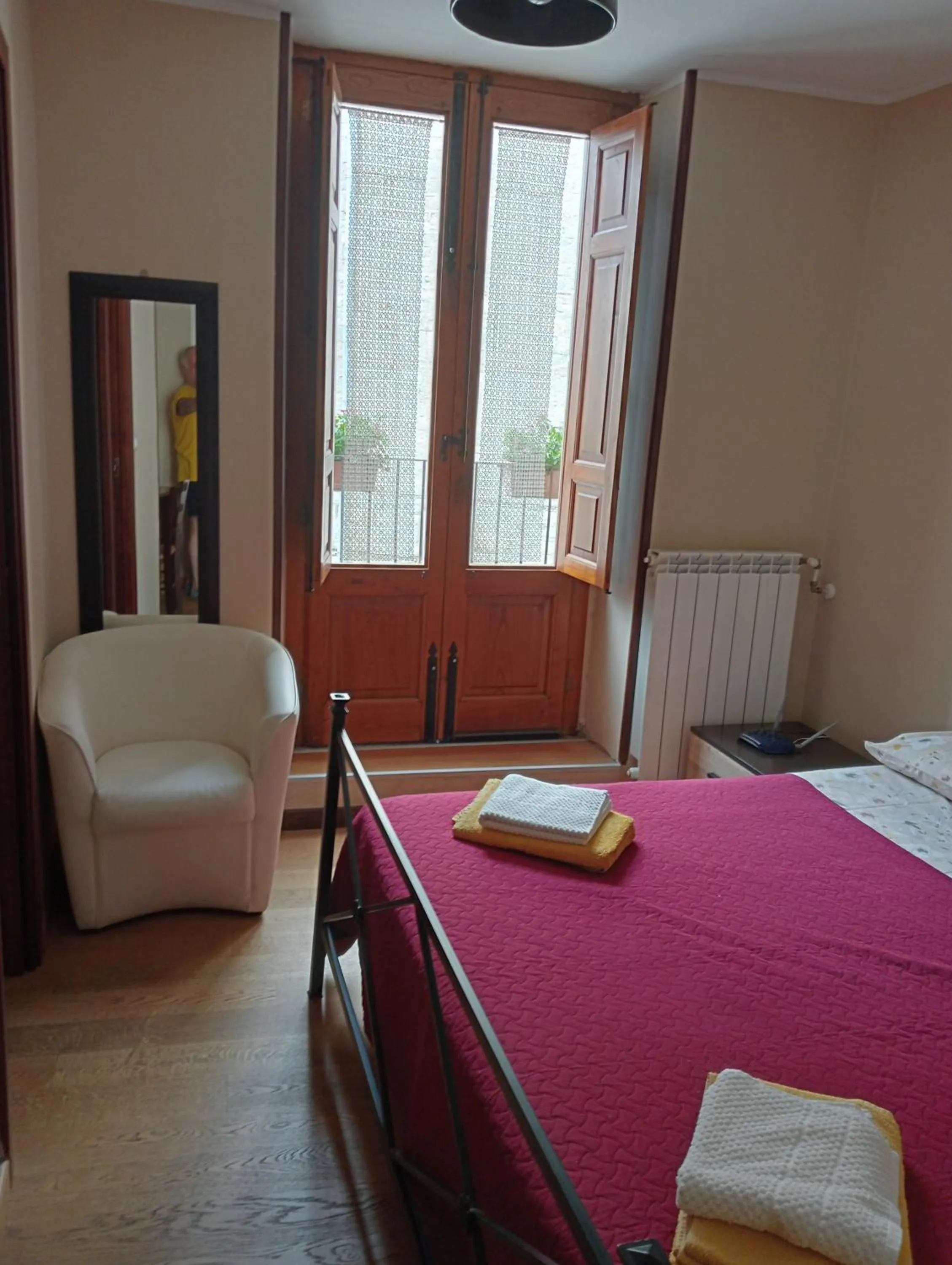 Bed in San Nicolò Holiday Home