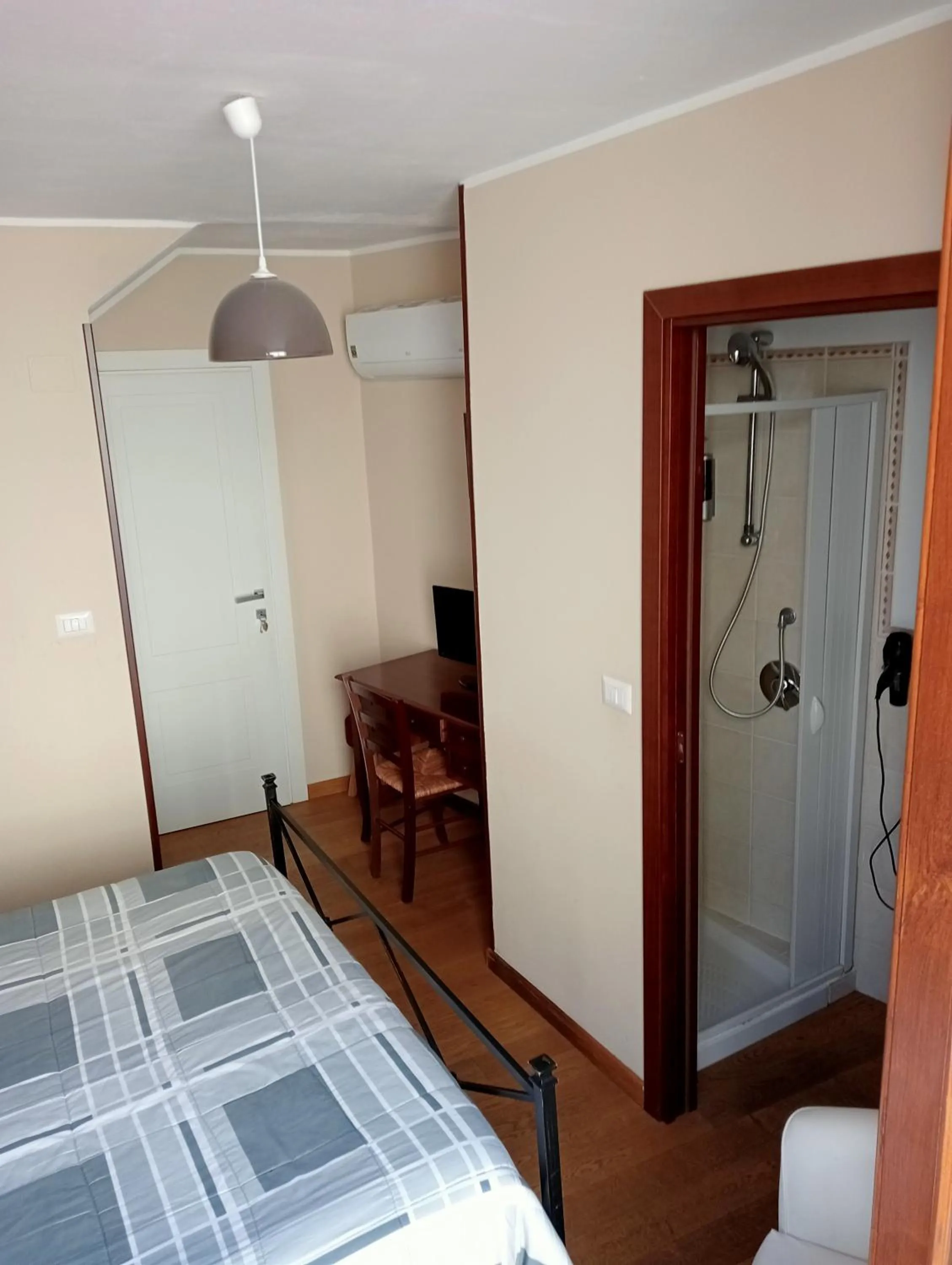 Bed in San Nicolò Holiday Home