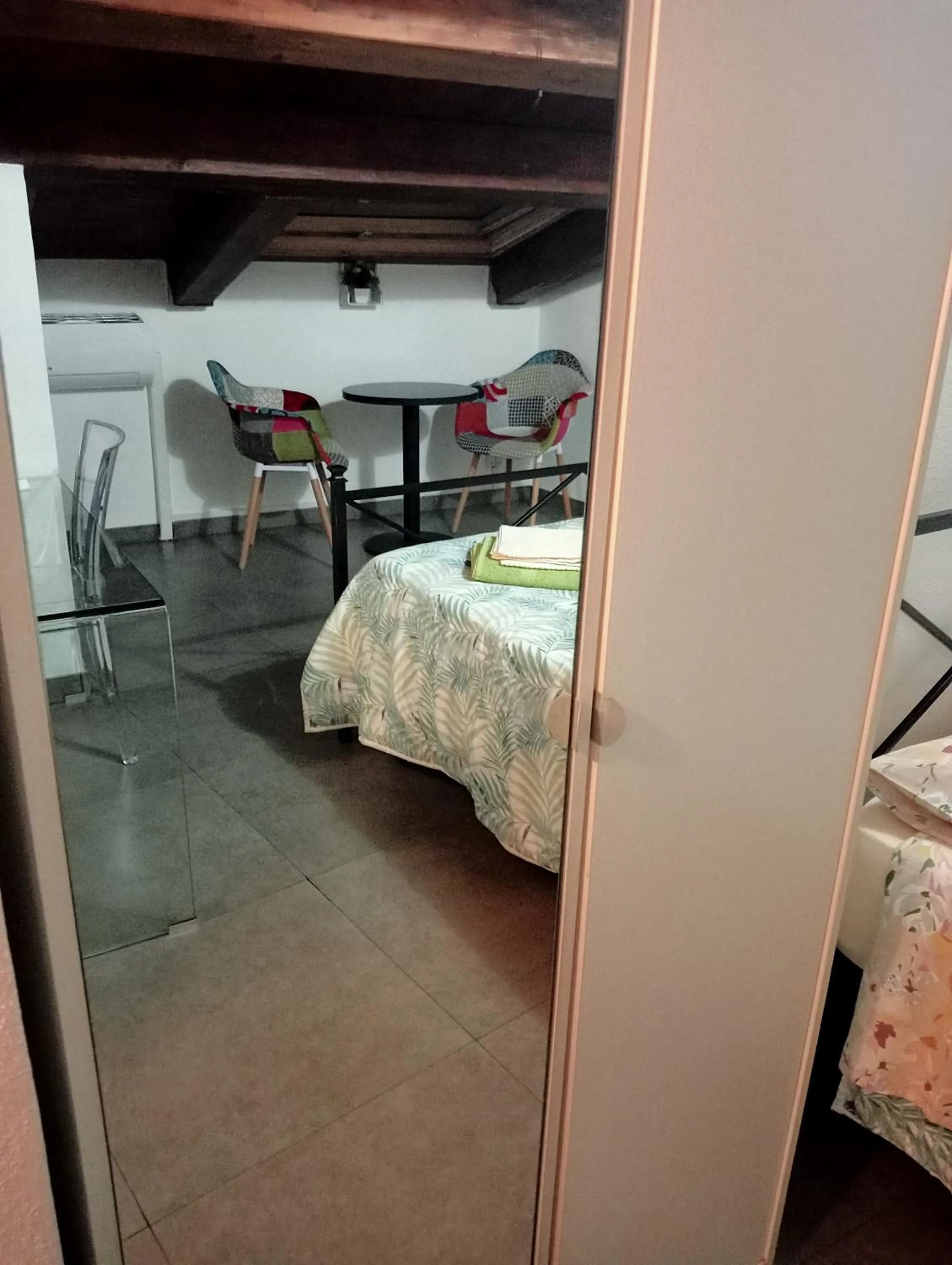 Bed in San Nicolò Holiday Home