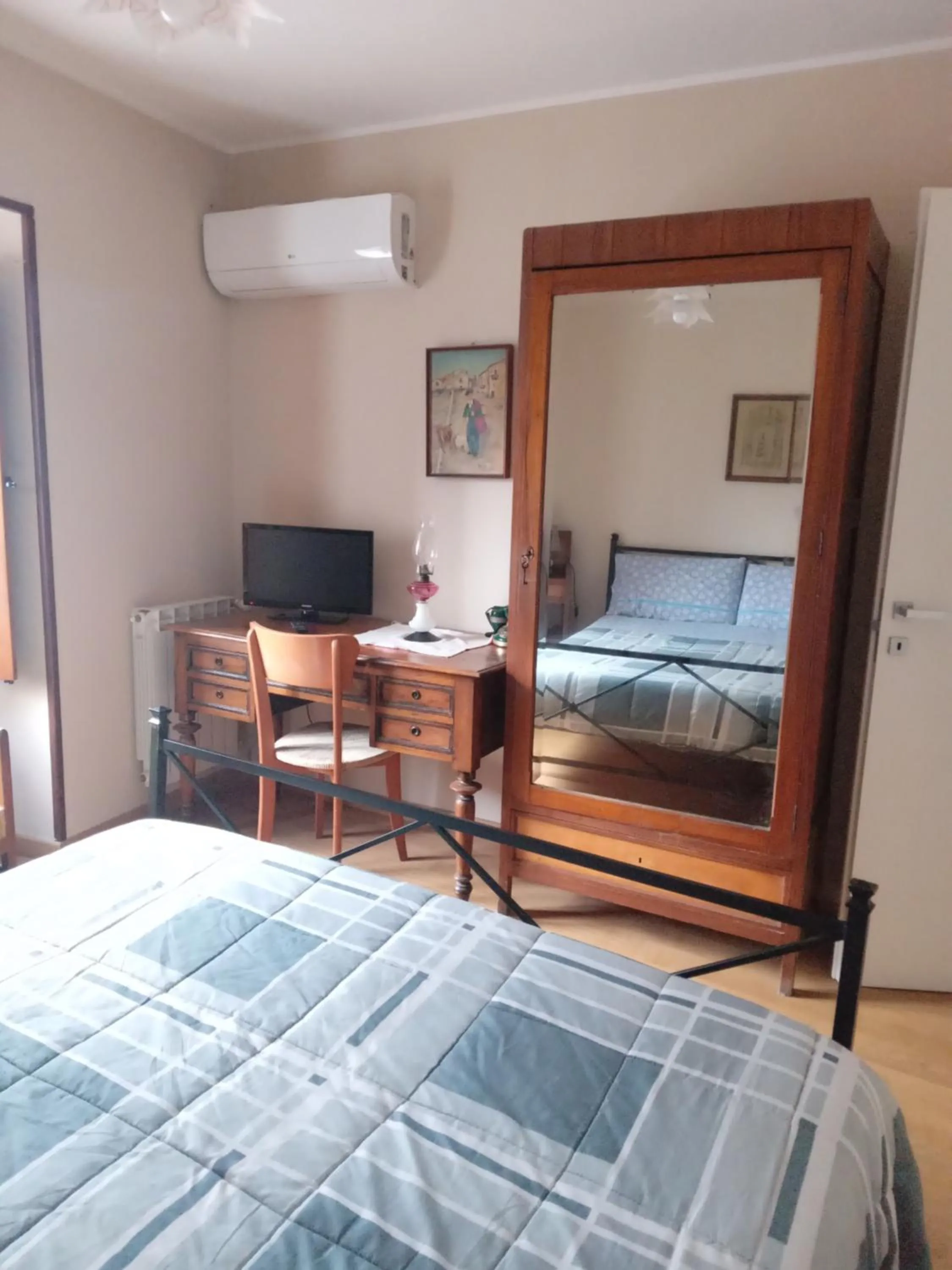 Bed in San Nicolò Holiday Home