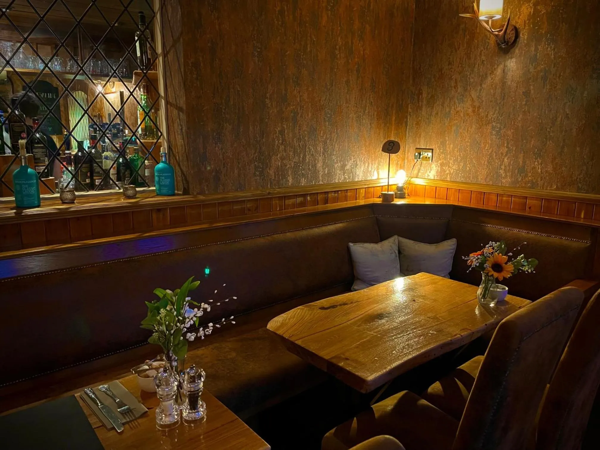 Communal lounge/ TV room in Glen Clova Hotel & Luxury Lodges