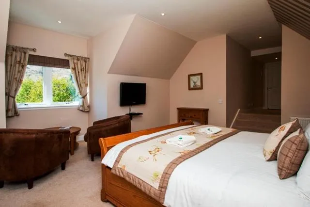 Photo of the whole room, Bed in Glen Clova Hotel & Luxury Lodges