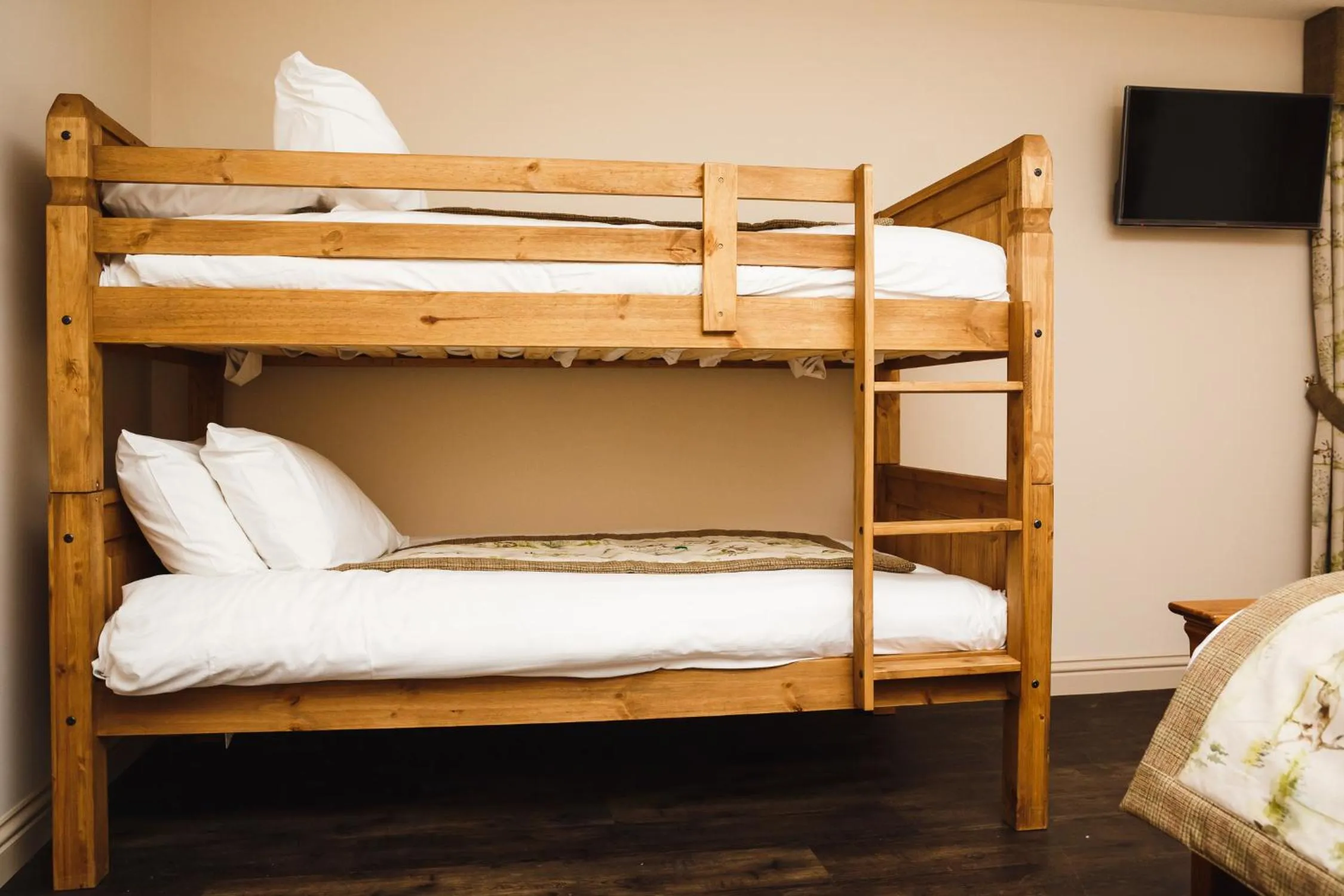 bunk bed, Bed in Glen Clova Hotel & Luxury Lodges