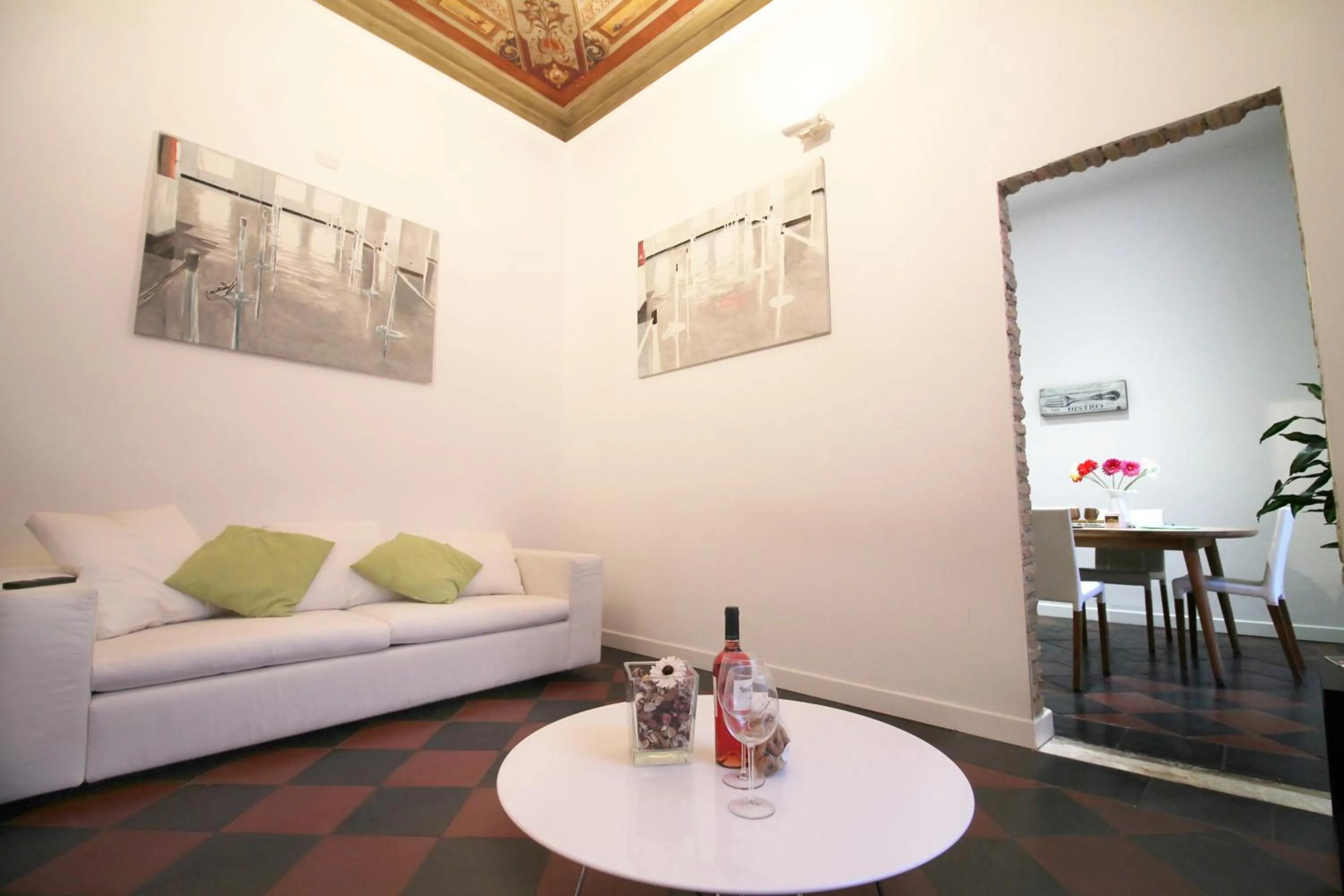 Spanish Steps Art Apartment
