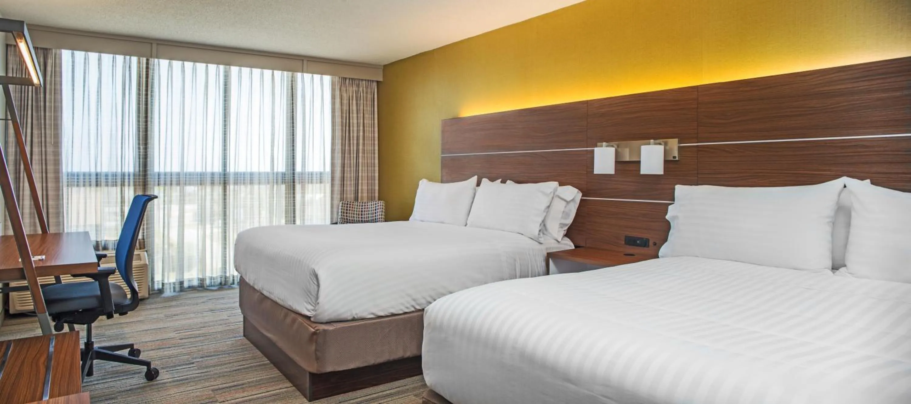 Bedroom, Bed in Holiday Inn Express Nags Head Oceanfront by IHG