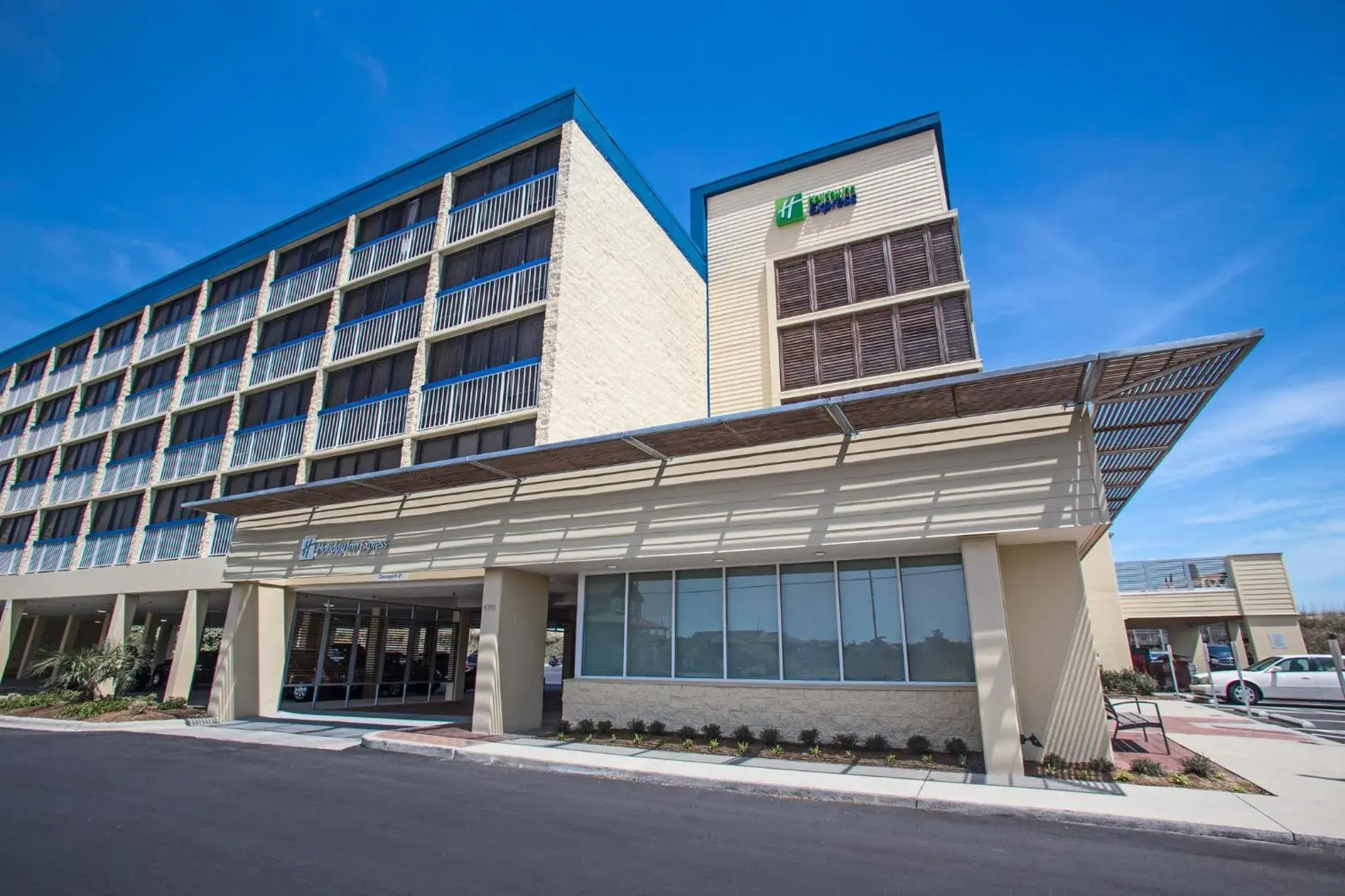 Property building in Holiday Inn Express Nags Head Oceanfront by IHG Property building in Holiday Inn Express Nags Head Oceanfront by IHG