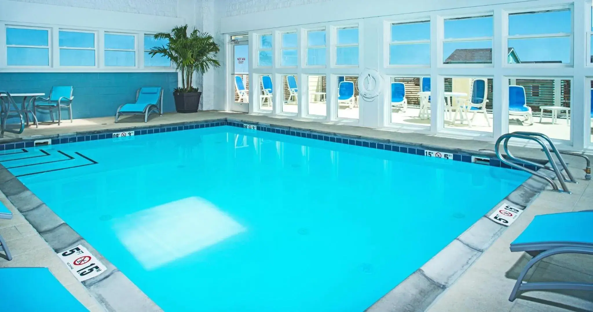 Swimming pool in Holiday Inn Express Nags Head Oceanfront by IHG Swimming pool in Holiday Inn Express Nags Head Oceanfront by IHG