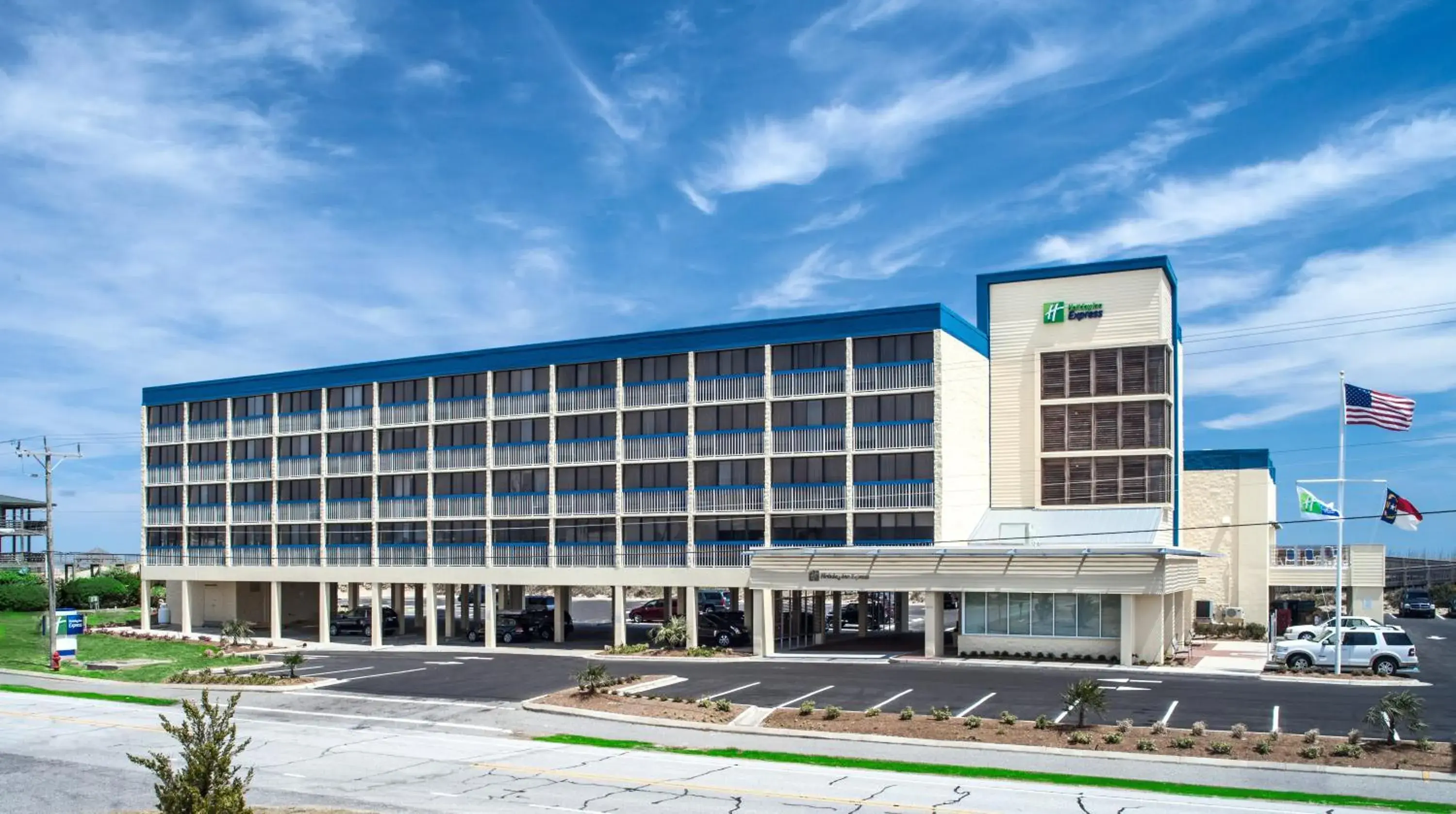 Property building in Holiday Inn Express Nags Head Oceanfront by IHG Property building in Holiday Inn Express Nags Head Oceanfront by IHG