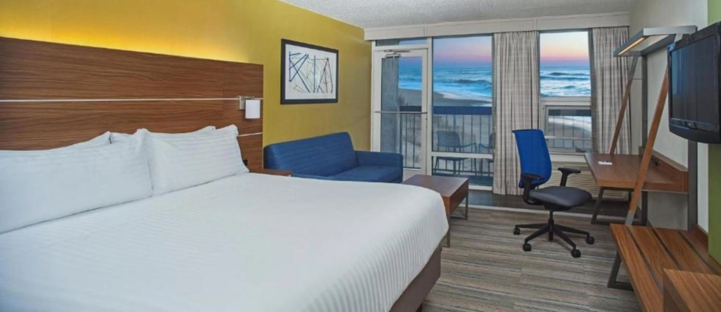 Bedroom, Bed in Holiday Inn Express Nags Head Oceanfront by IHG
