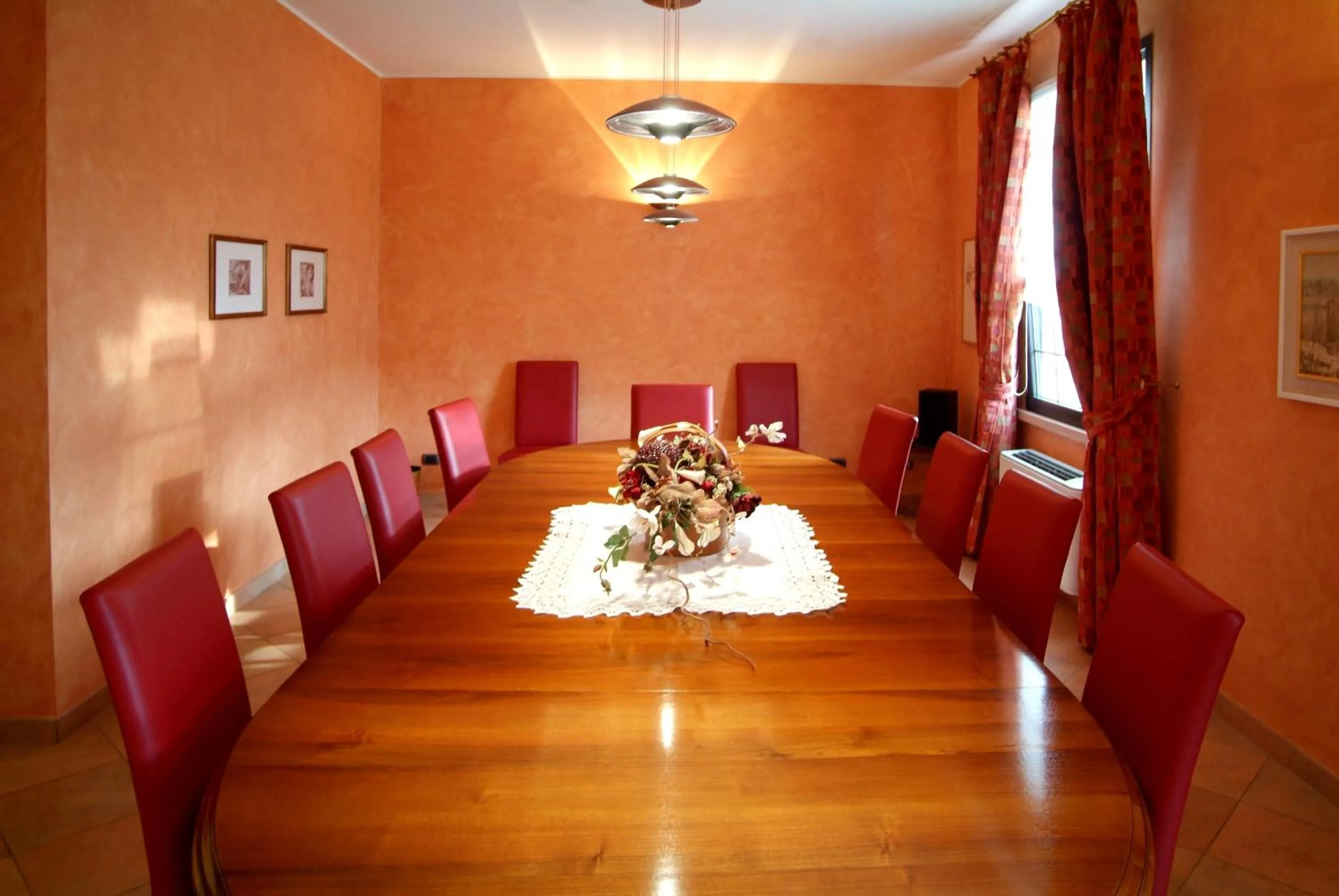 Communal lounge/ TV room in Hotel Ristorante Novecento