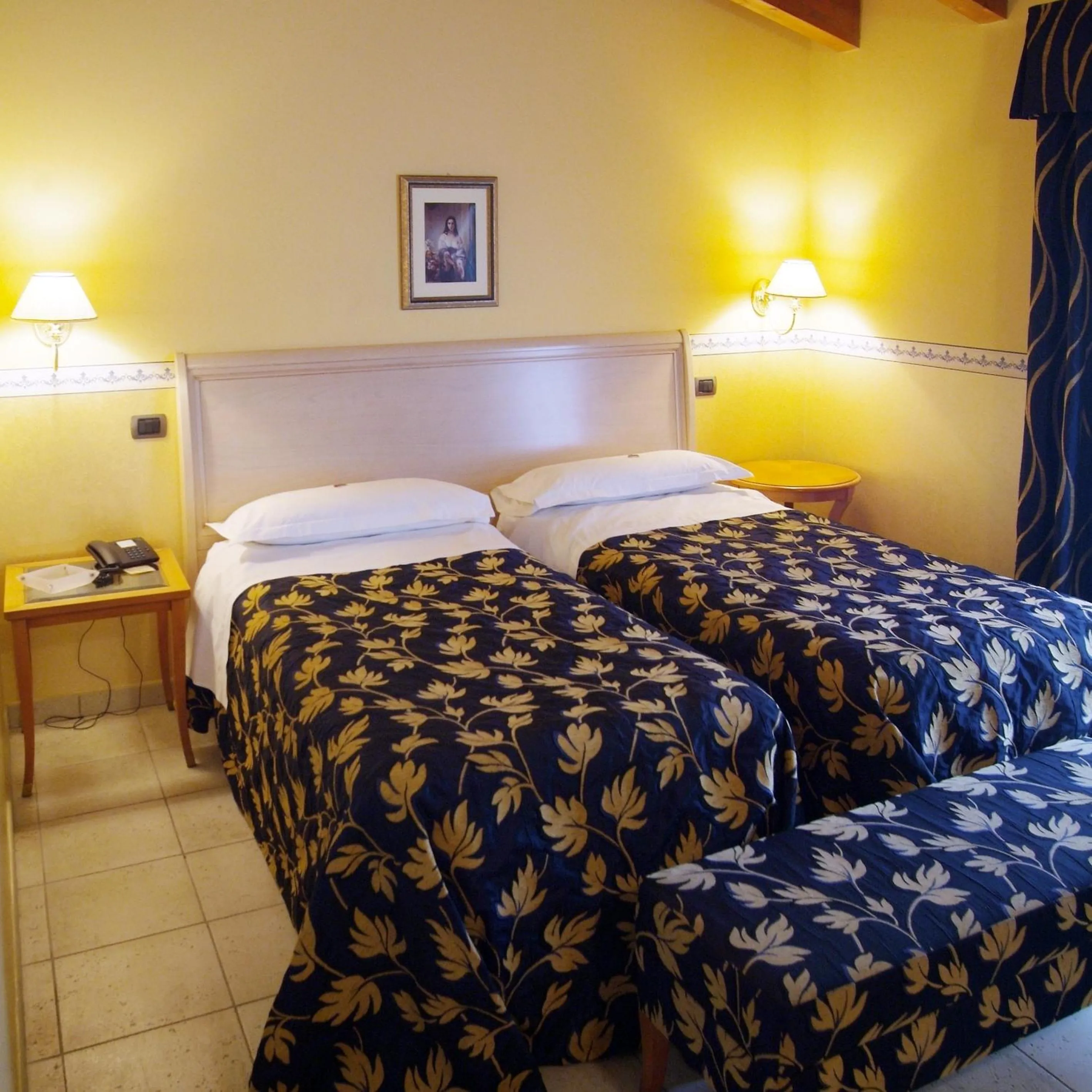 Bedroom, Bed in Hotel Ristorante Novecento