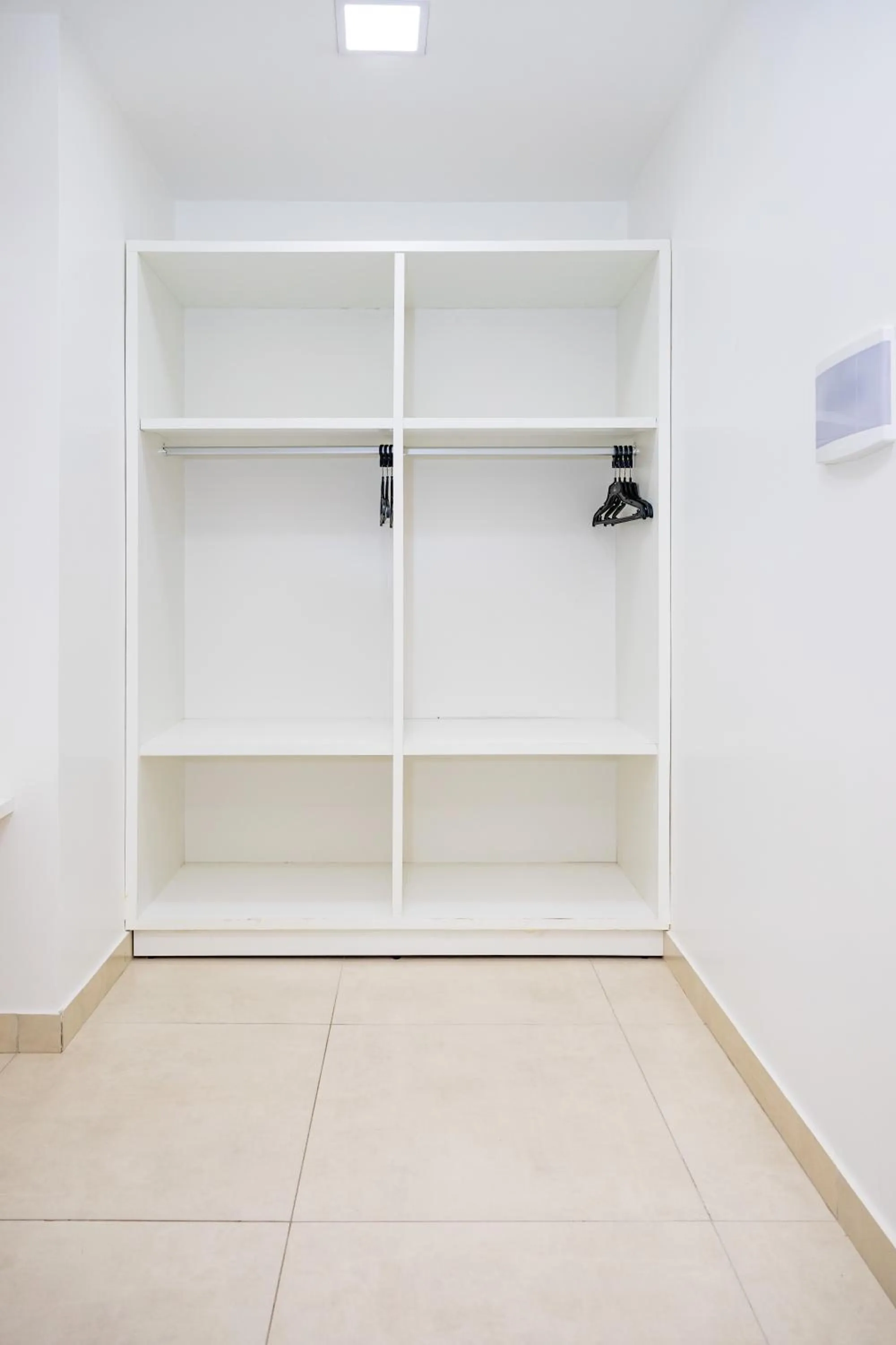 wardrobe in Casa Blanca Park Hotel