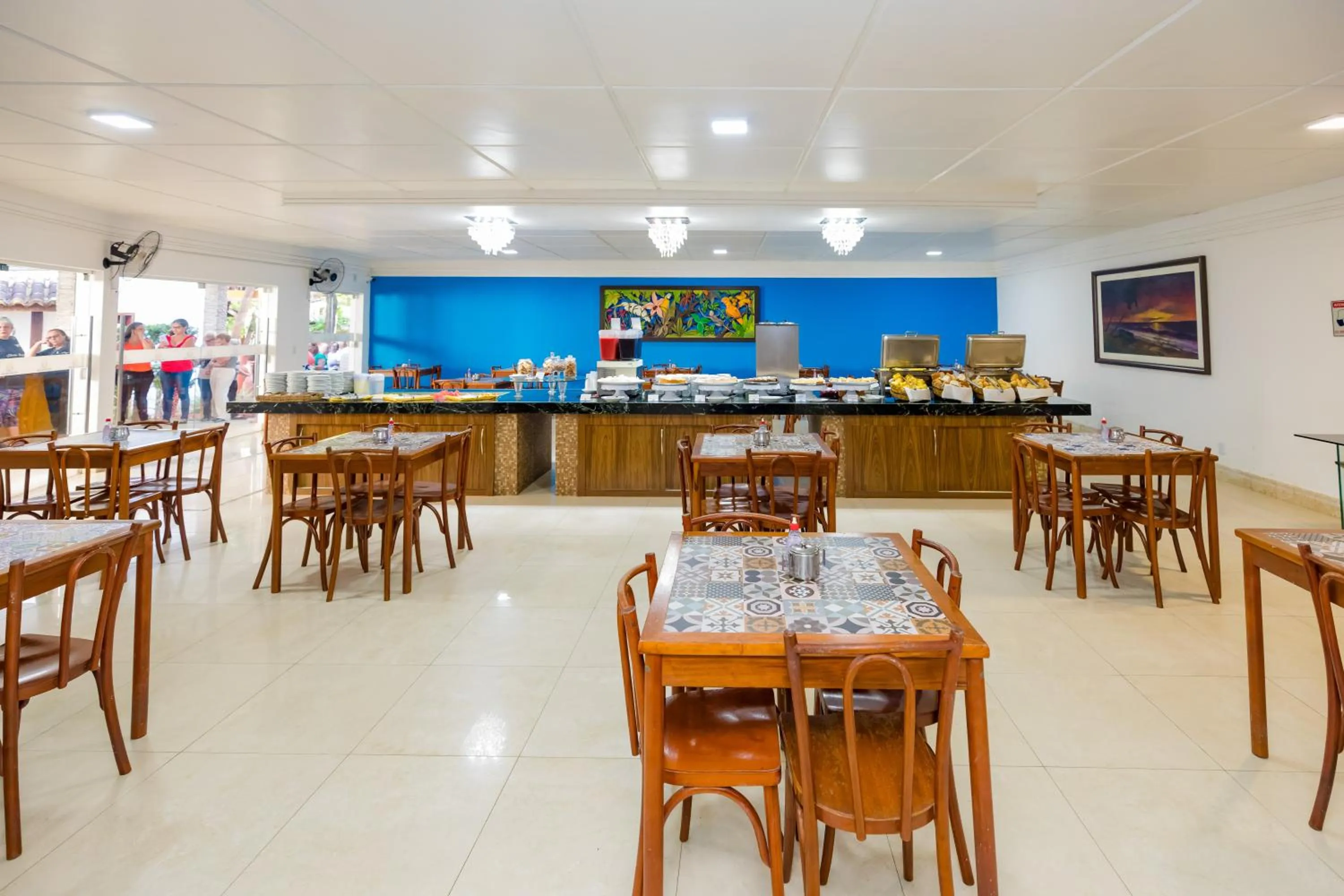 Restaurant/places to eat in Casa Blanca Park Hotel