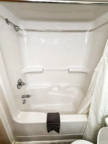 Lake Bluff Inn and Suites