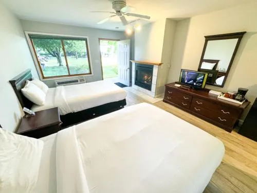 Lake Bluff Inn and Suites