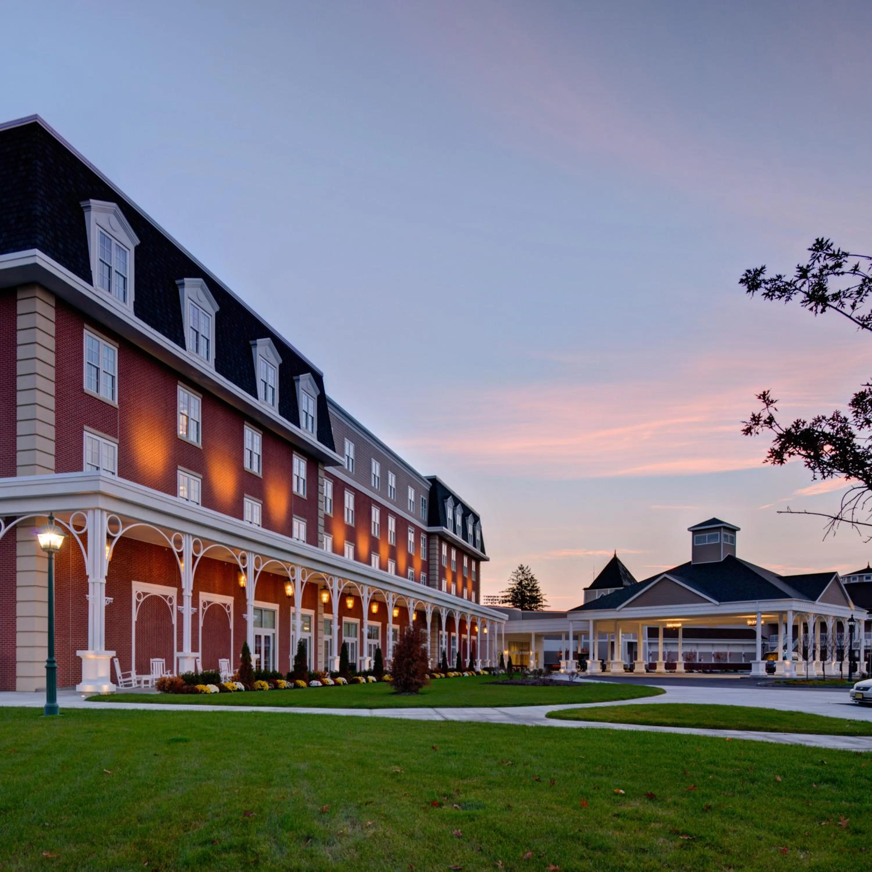 Facade/entrance in Saratoga Casino Hotel