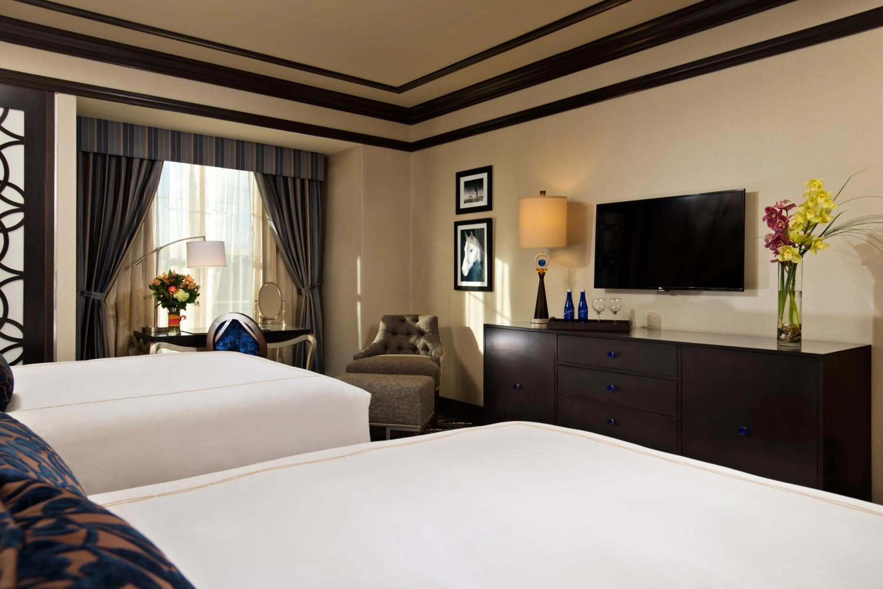 Photo of the whole room, Bed in Saratoga Casino Hotel