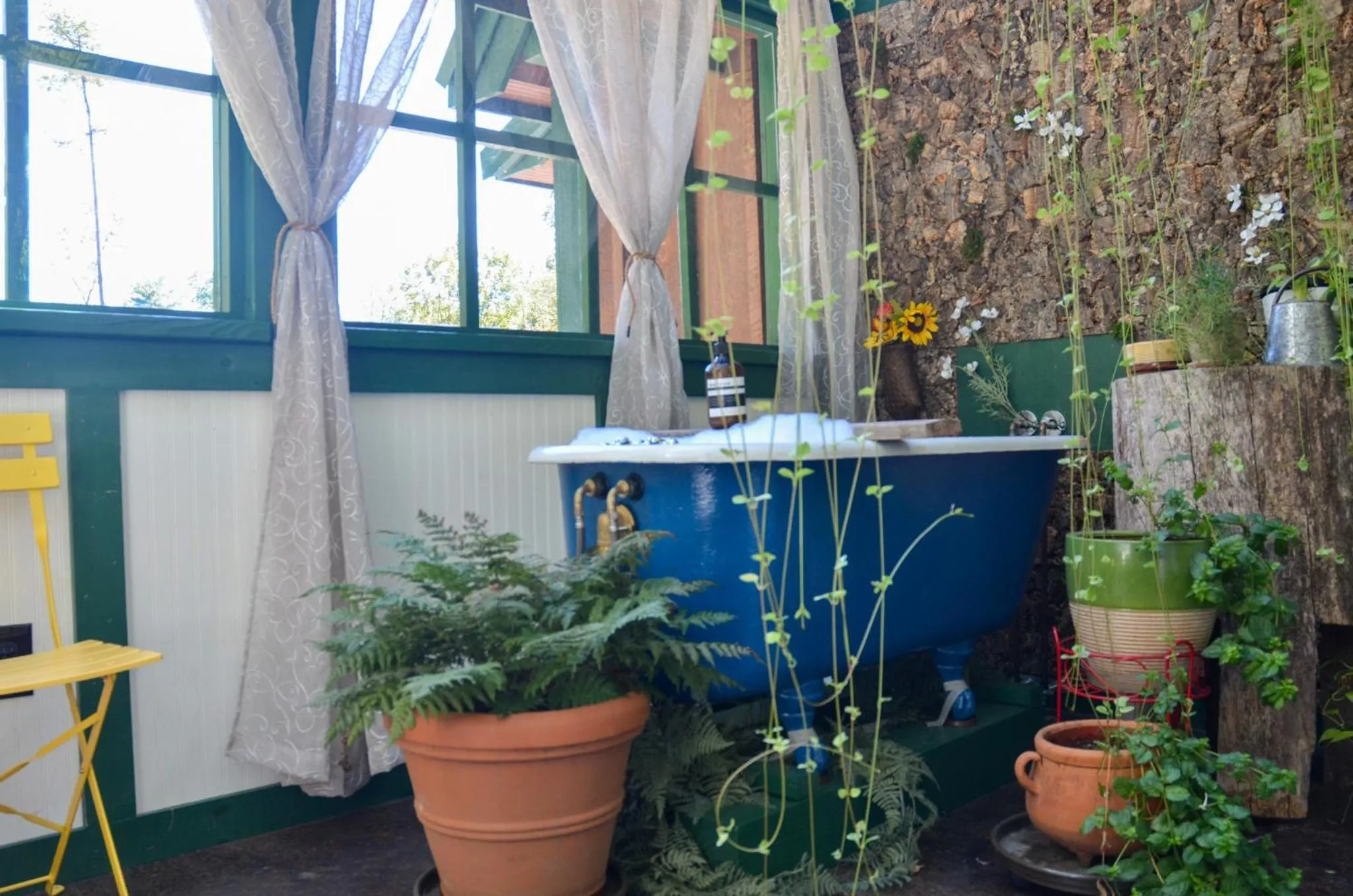 Trekker, Treehouses cabins and lodge rooms