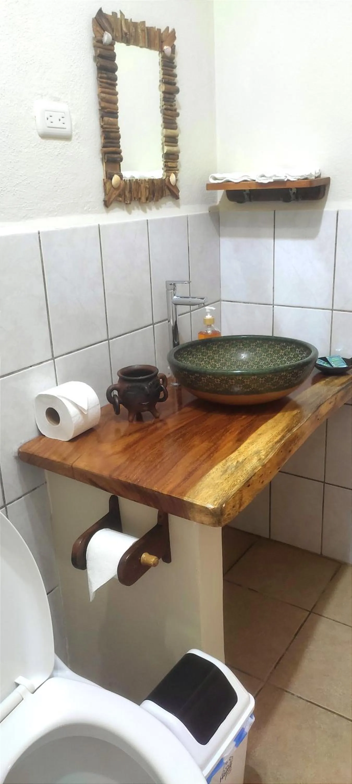 Bathroom in El Belga Loco