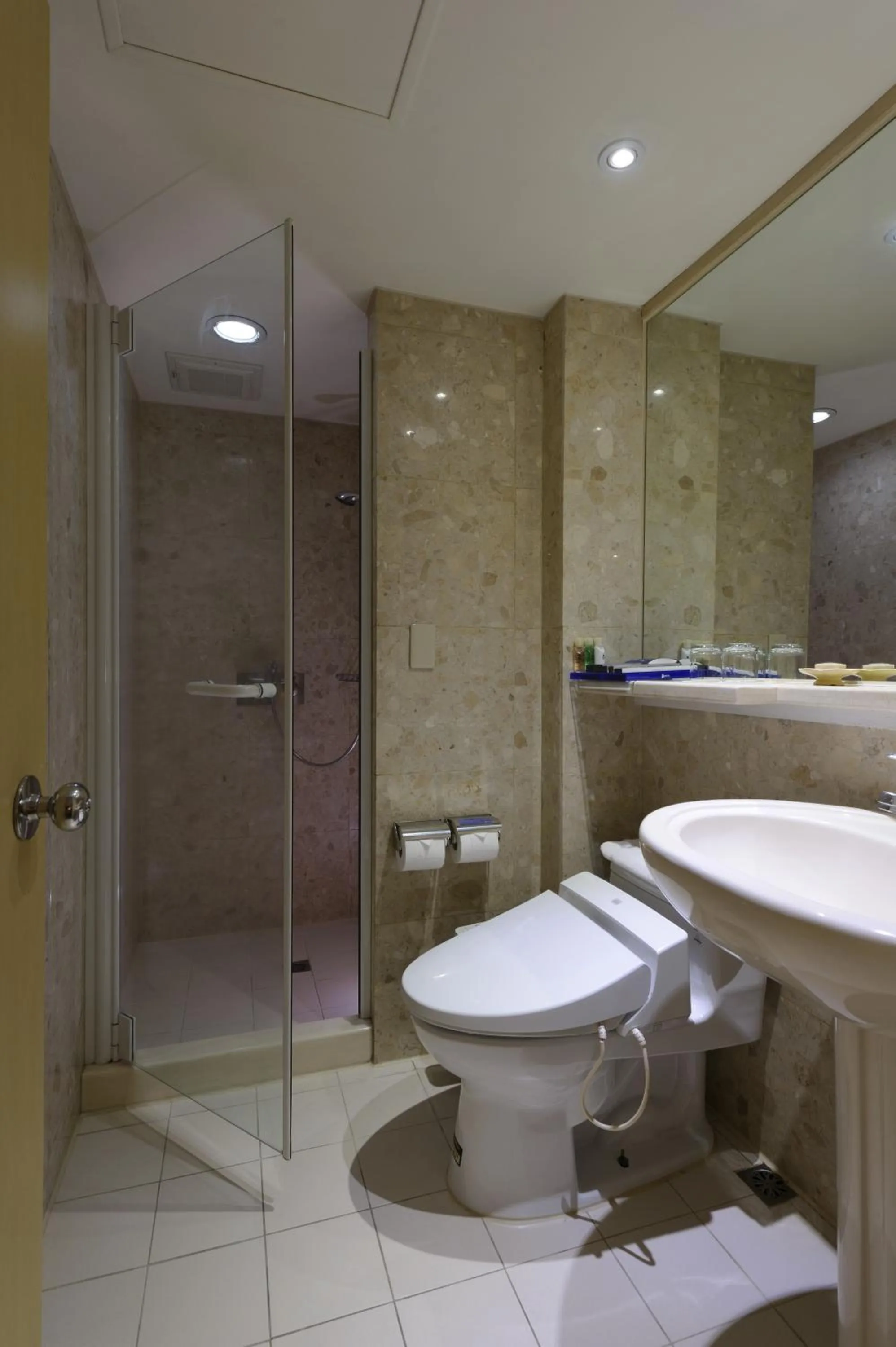 Shower in K Hotel Taipei