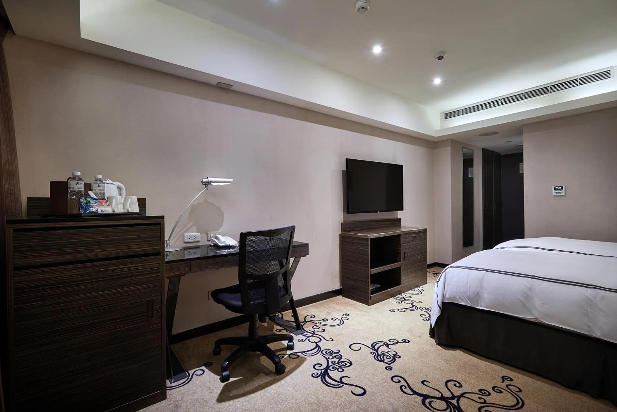 Photo of the whole room, Bed in K Hotel Taipei