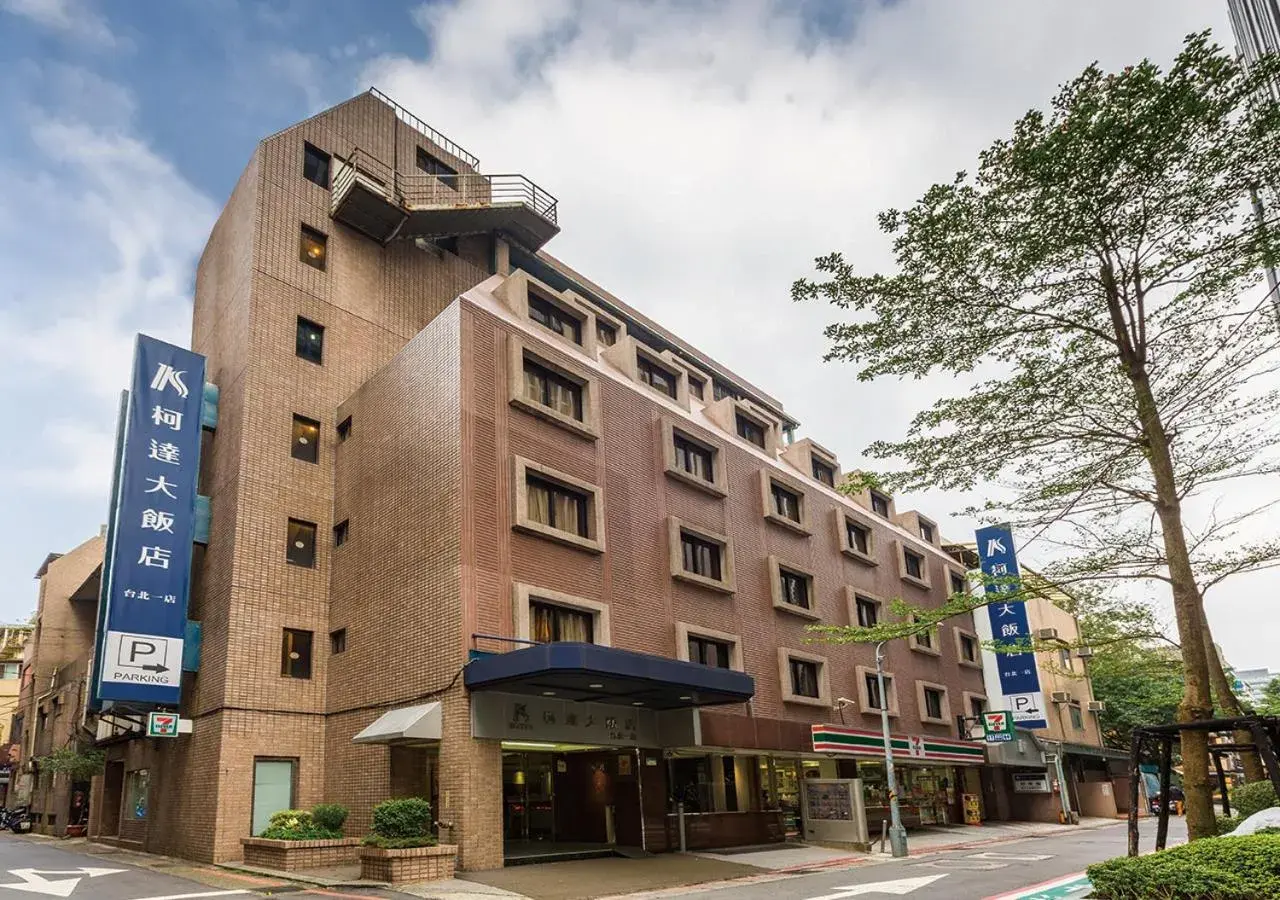 Facade/entrance in K Hotel Taipei Facade/entrance in K Hotel Taipei