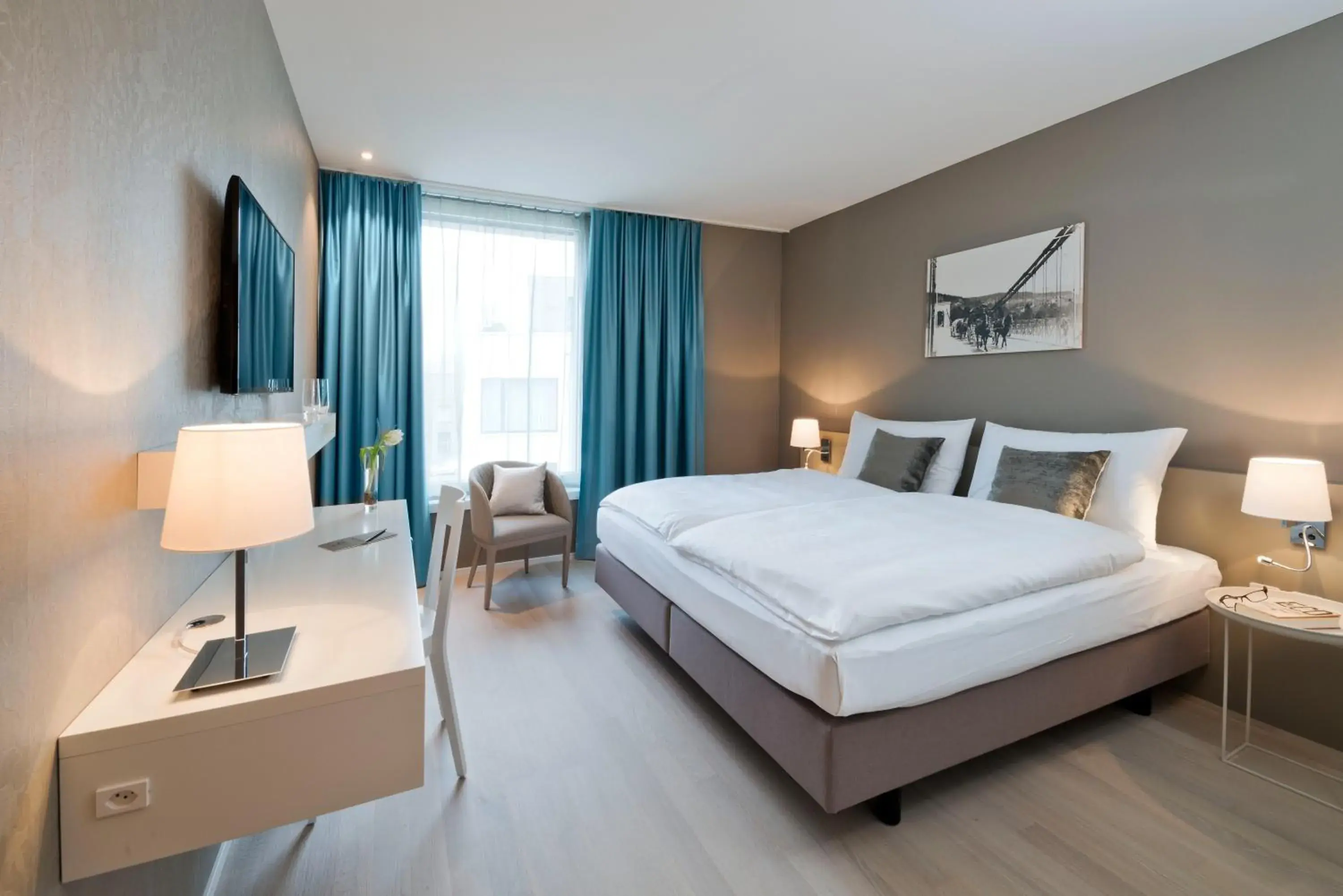 Photo of the whole room, Bed in Hotel Kettenbrücke Photo of the whole room, Bed in Hotel Kettenbrücke