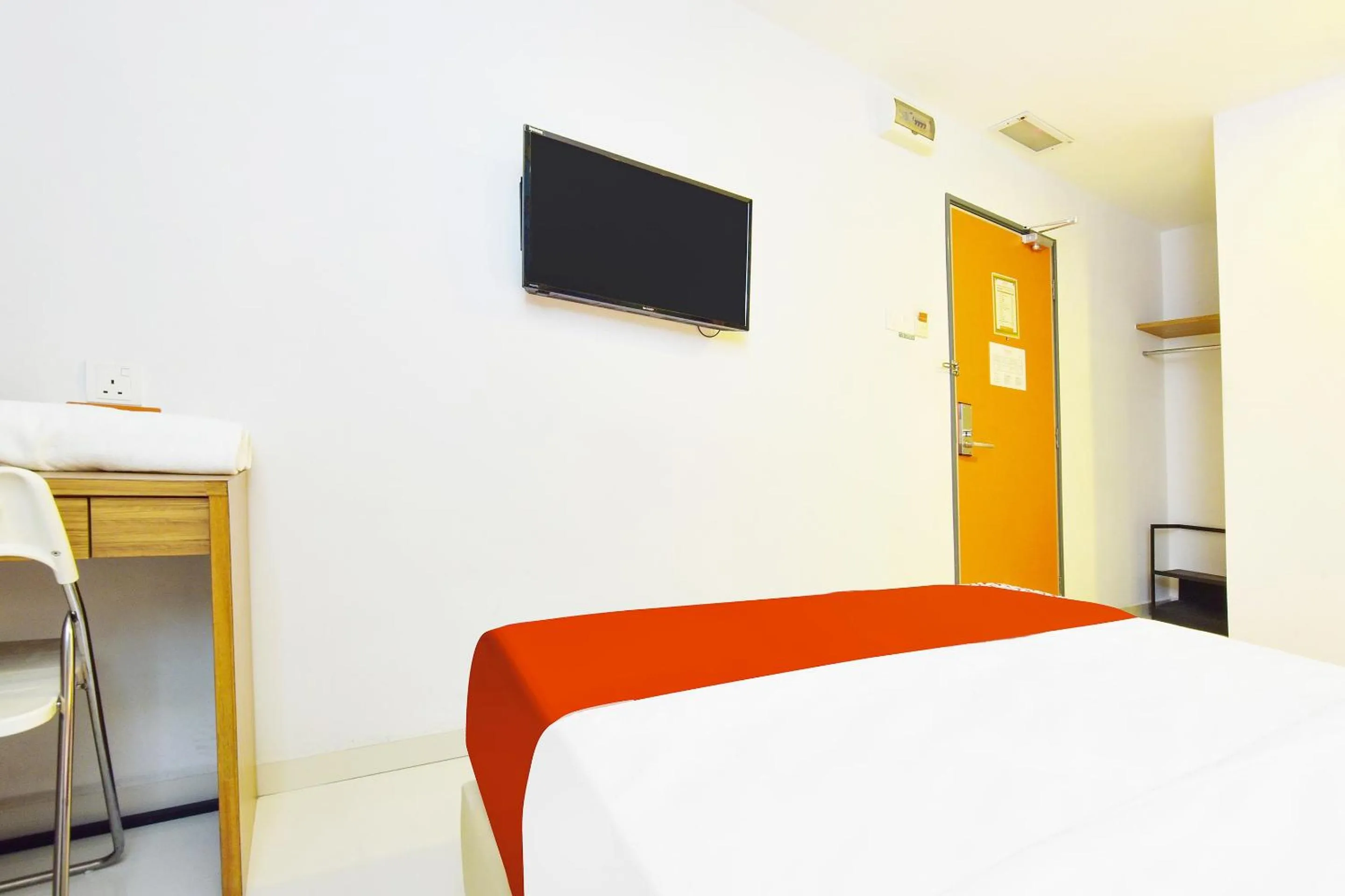 Bed, TV/Entertainment Center in Super OYO 90512 Sovotel Kelana Jaya 79