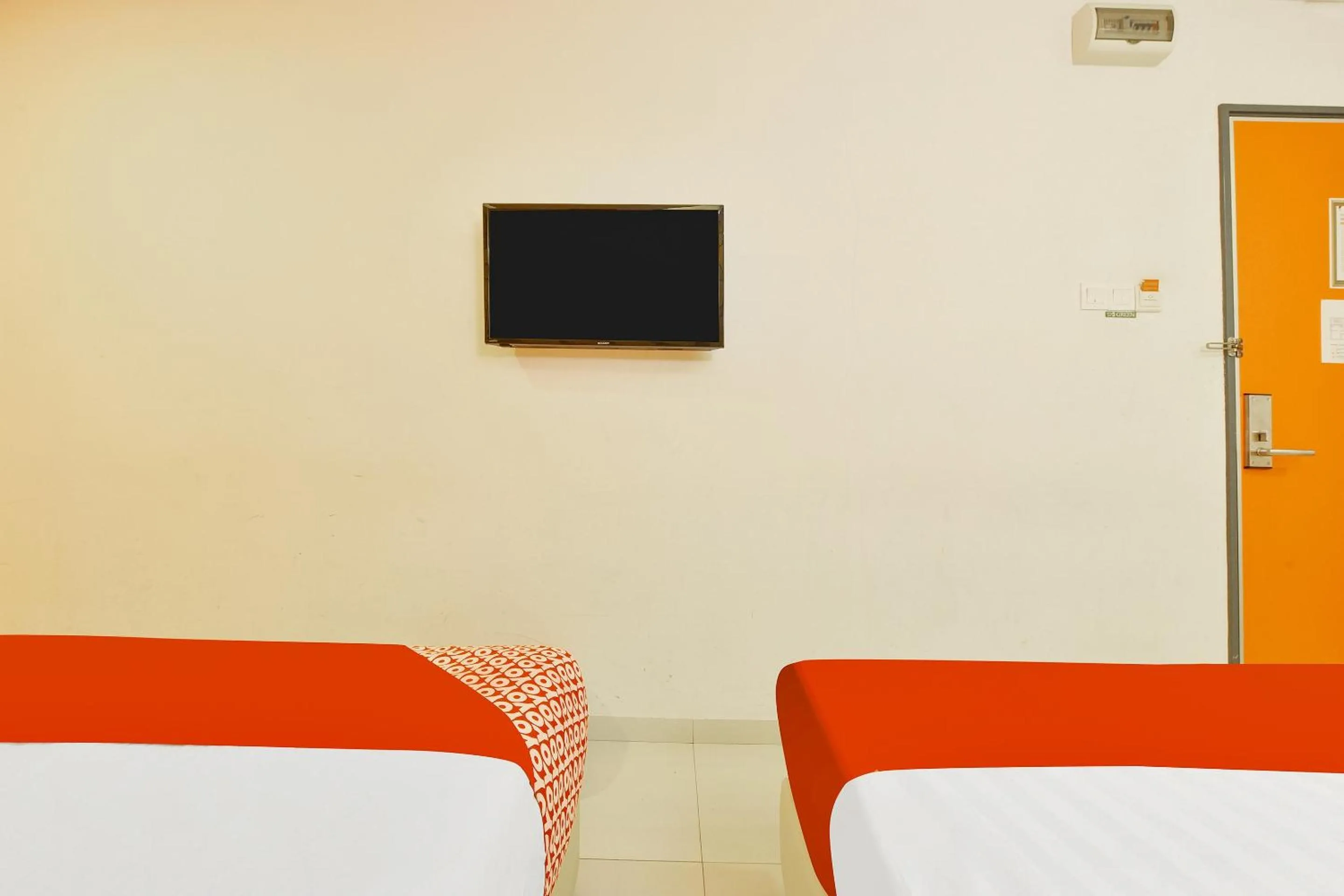 Bed, TV/Entertainment Center in Super OYO 90512 Sovotel Kelana Jaya 79