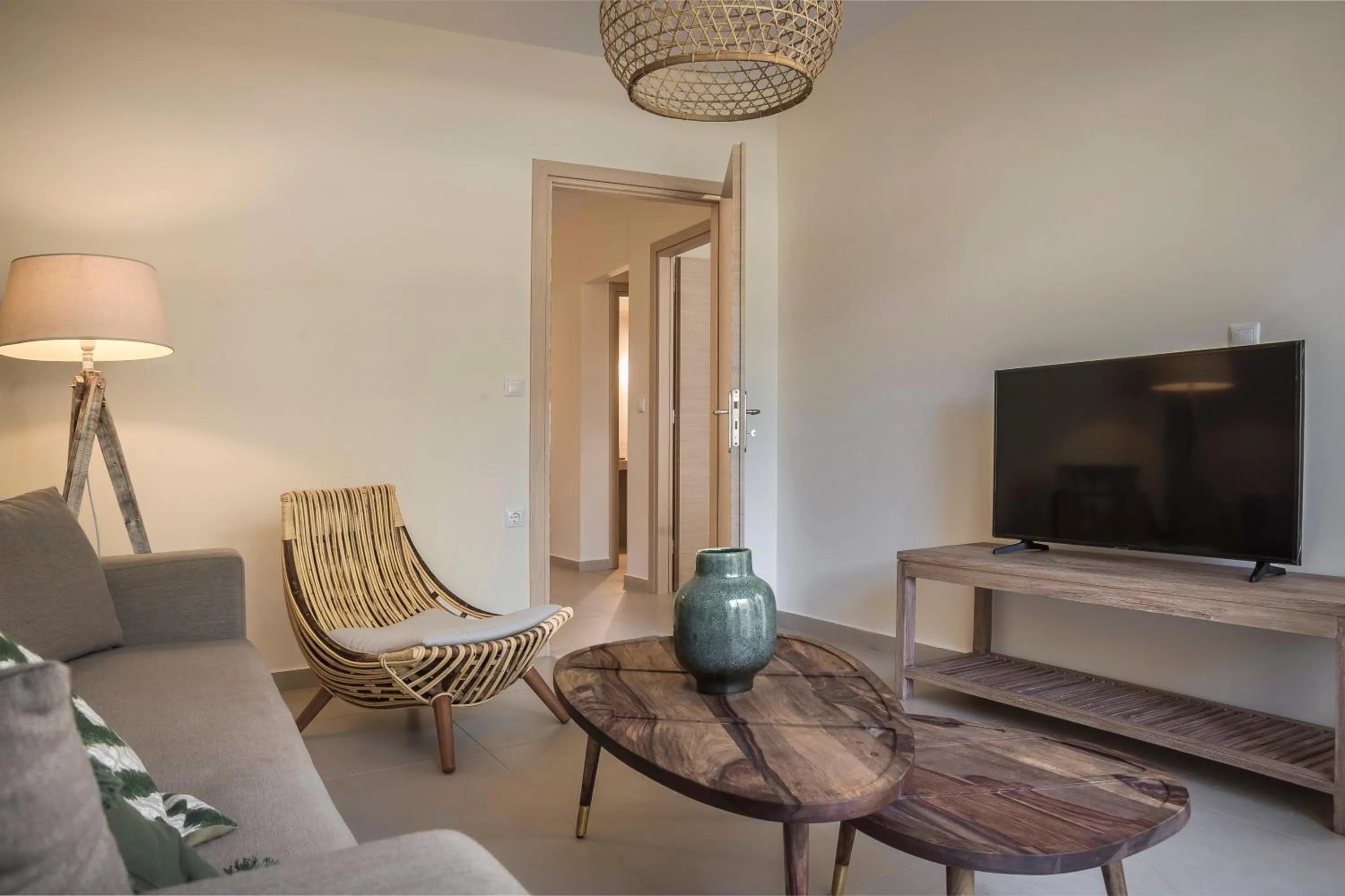 TV and multimedia in Meliti Waterfront Suites