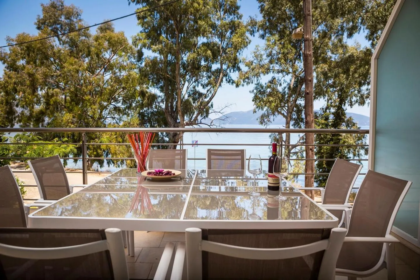 Meliti Waterfront Suites