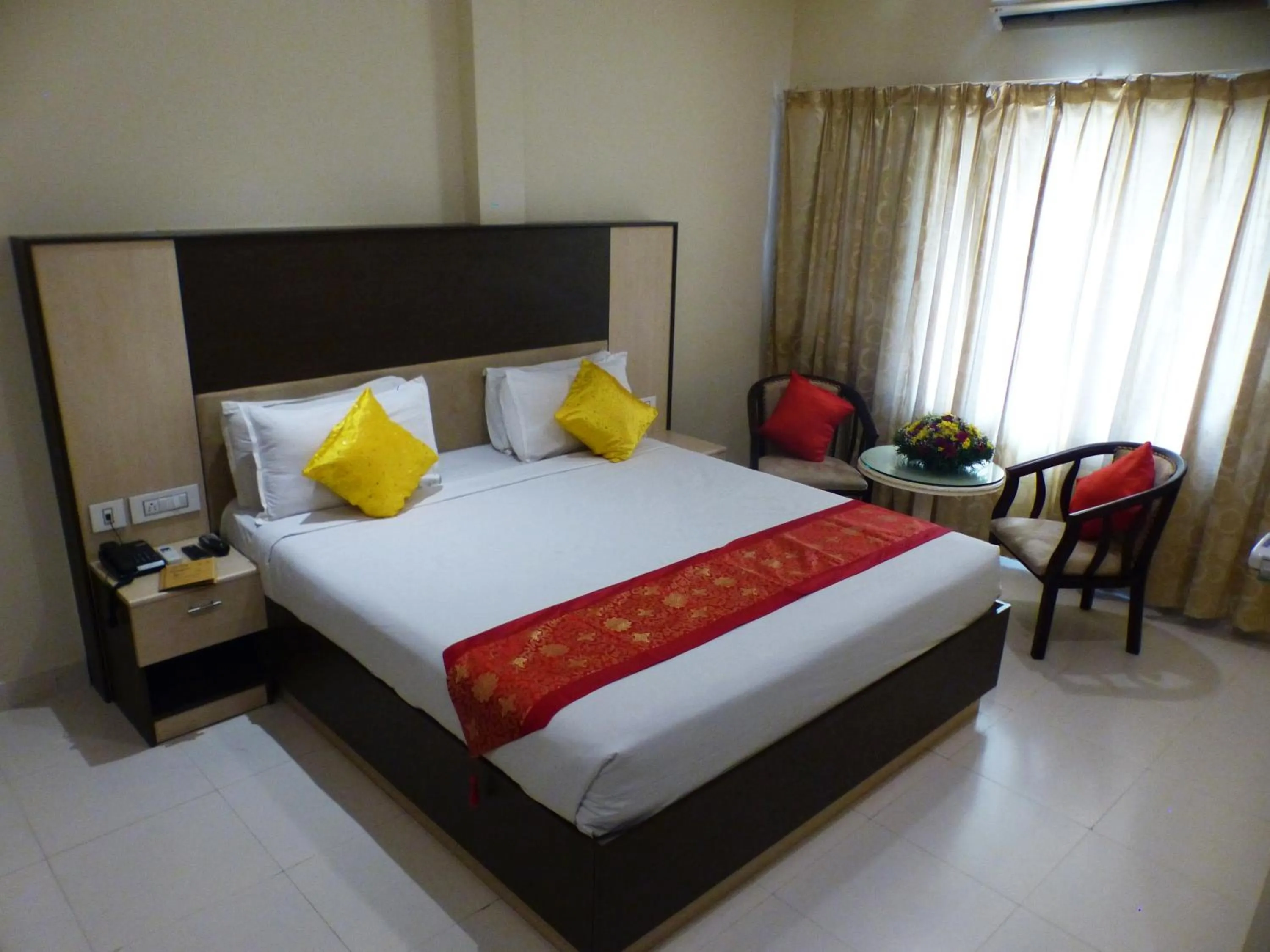 Bedroom, Bed in Hotel Highway Garden