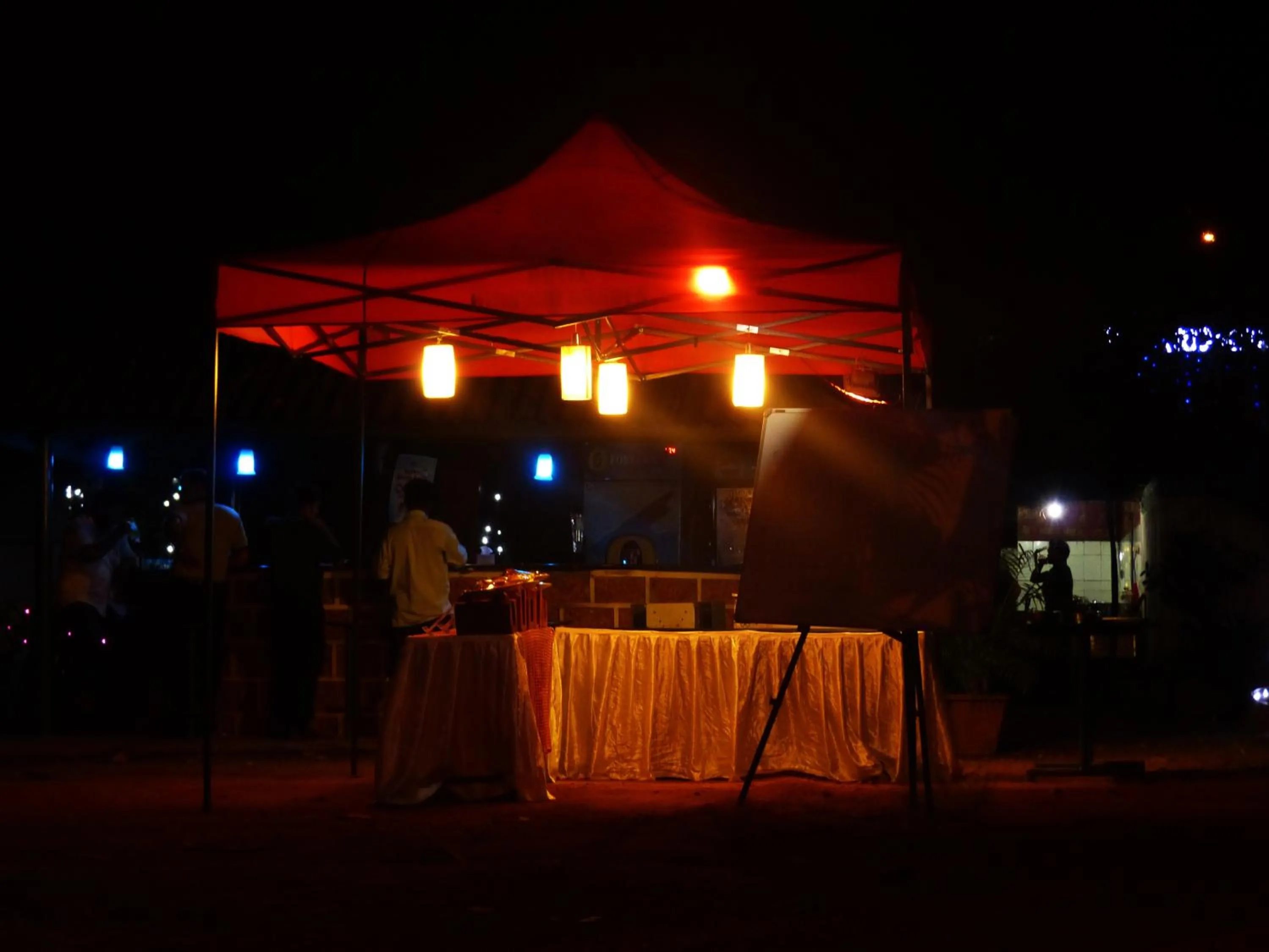 Restaurant/places to eat in Hotel Highway Garden