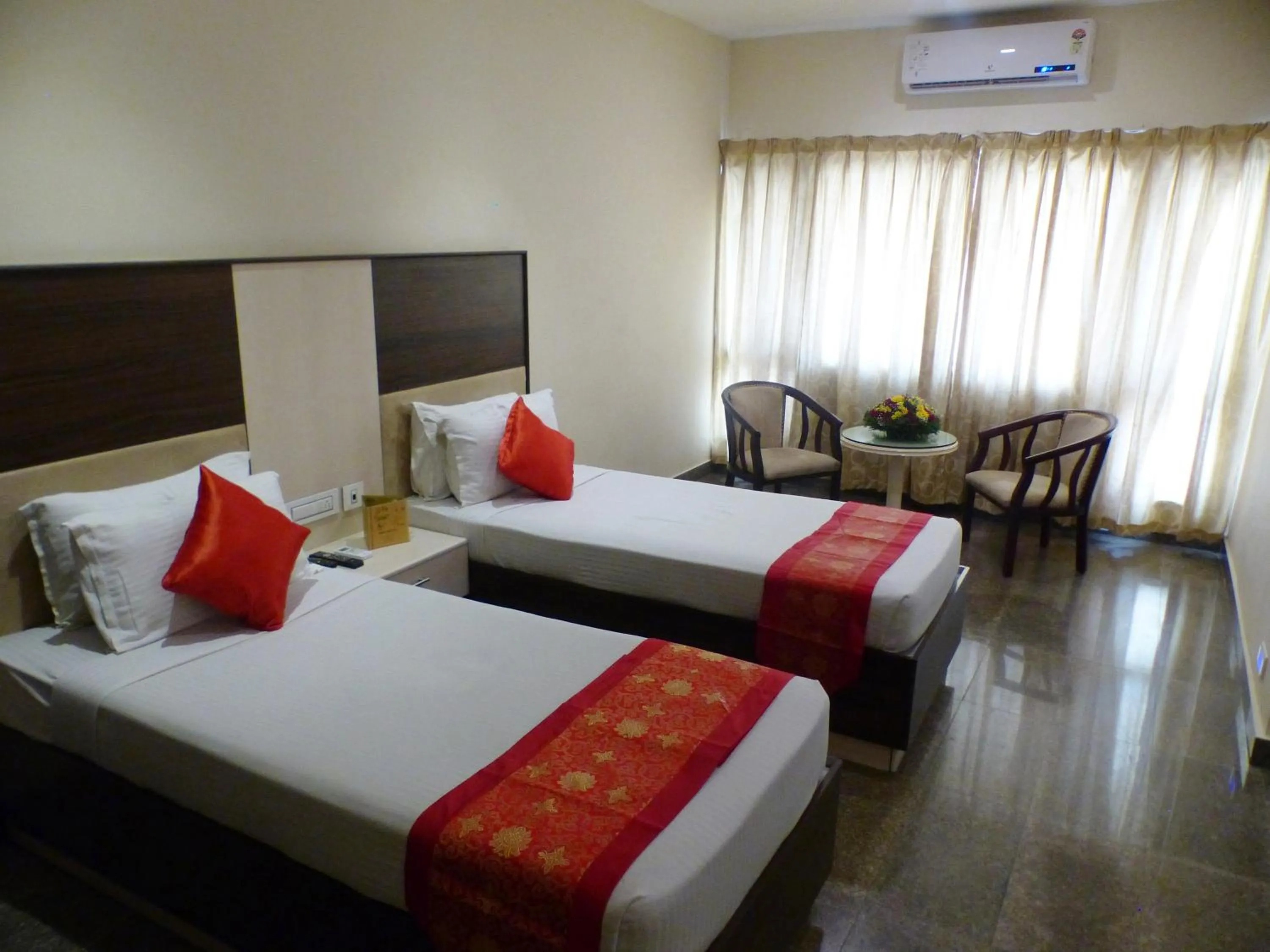 Bedroom, Bed in Hotel Highway Garden