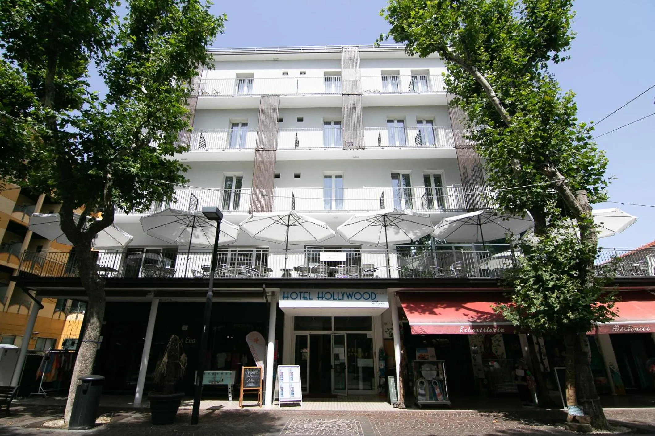 Property building in Hotel Hollywood