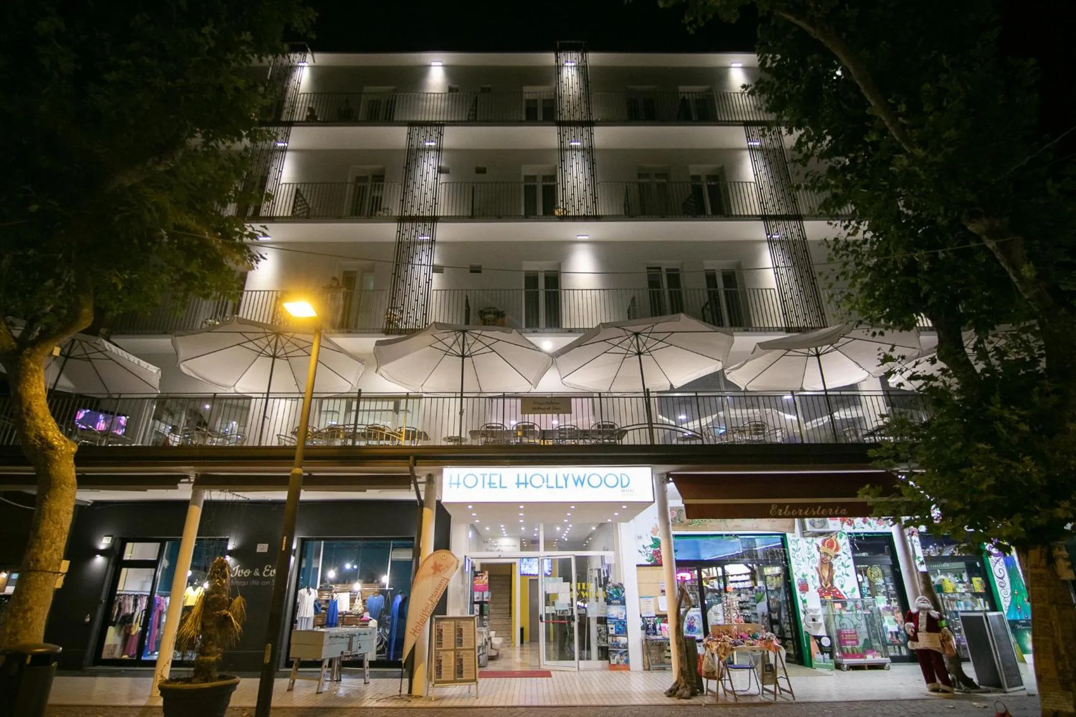 Property building in Hotel Hollywood