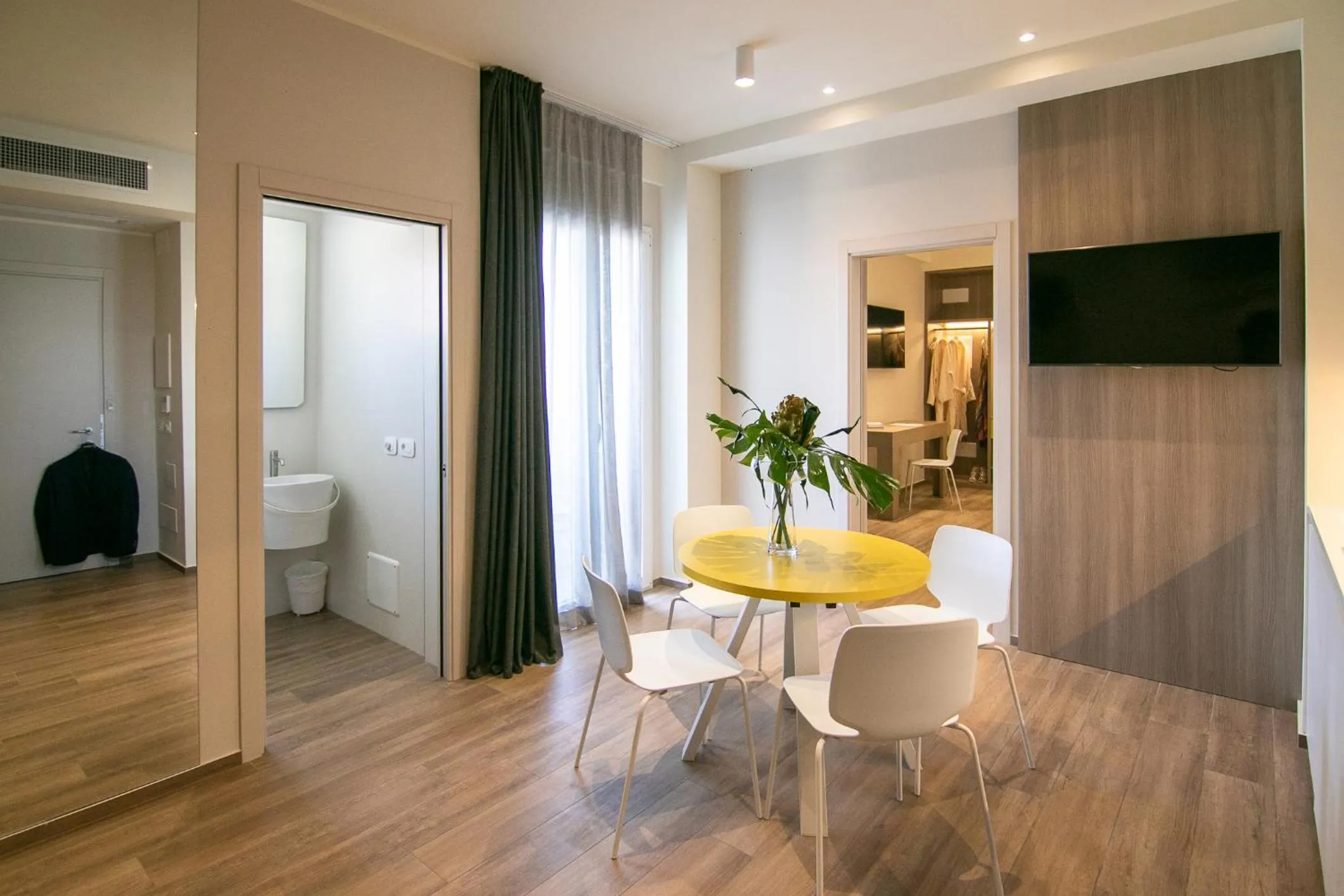 Lunch in Hotel Hollywood