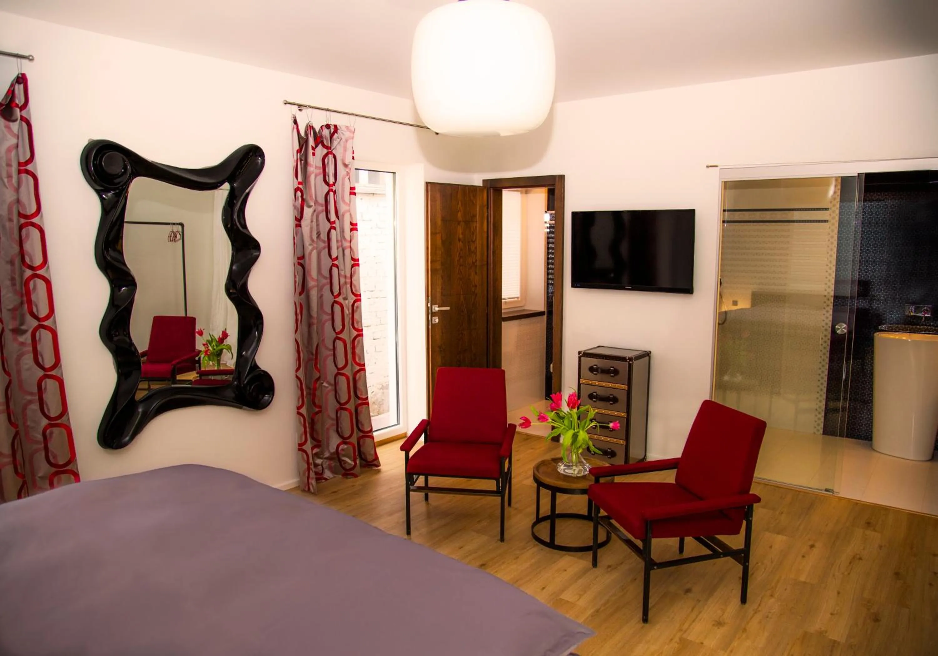 Shower, Bed in Boutique Hotel Frieden