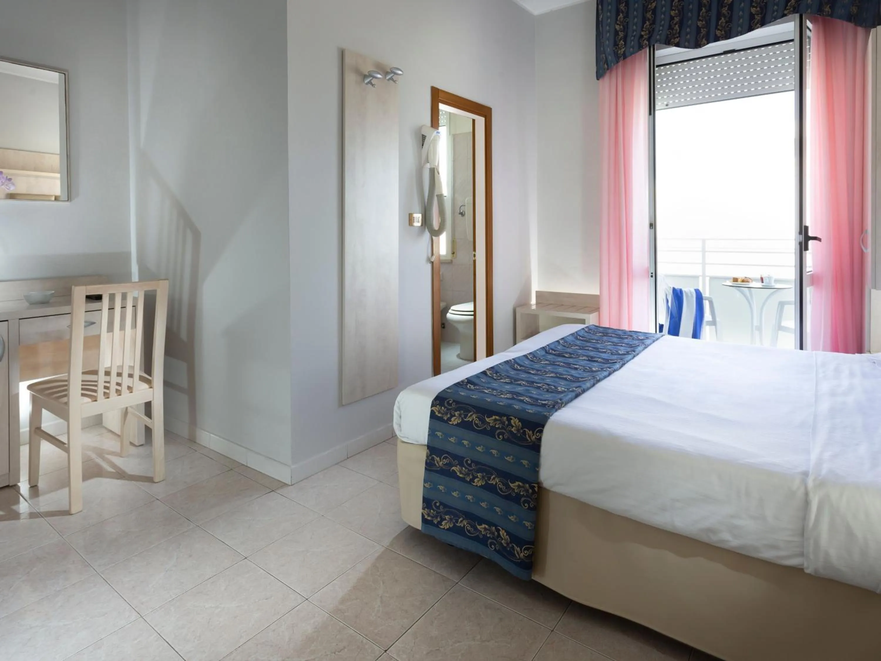 Bedroom, Bed in Hotel Vela d'Oro