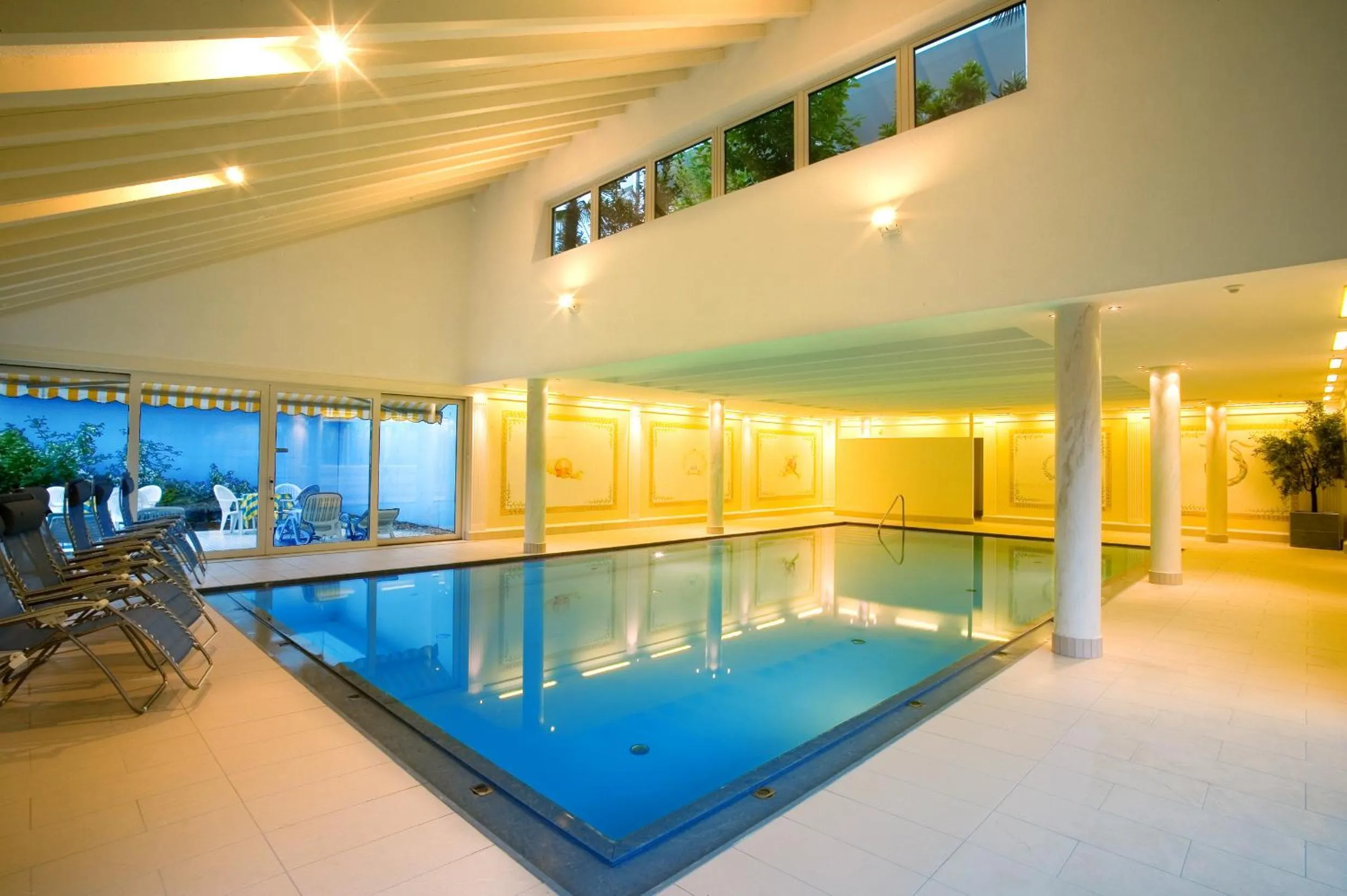 Swimming pool in Kröllnerhof