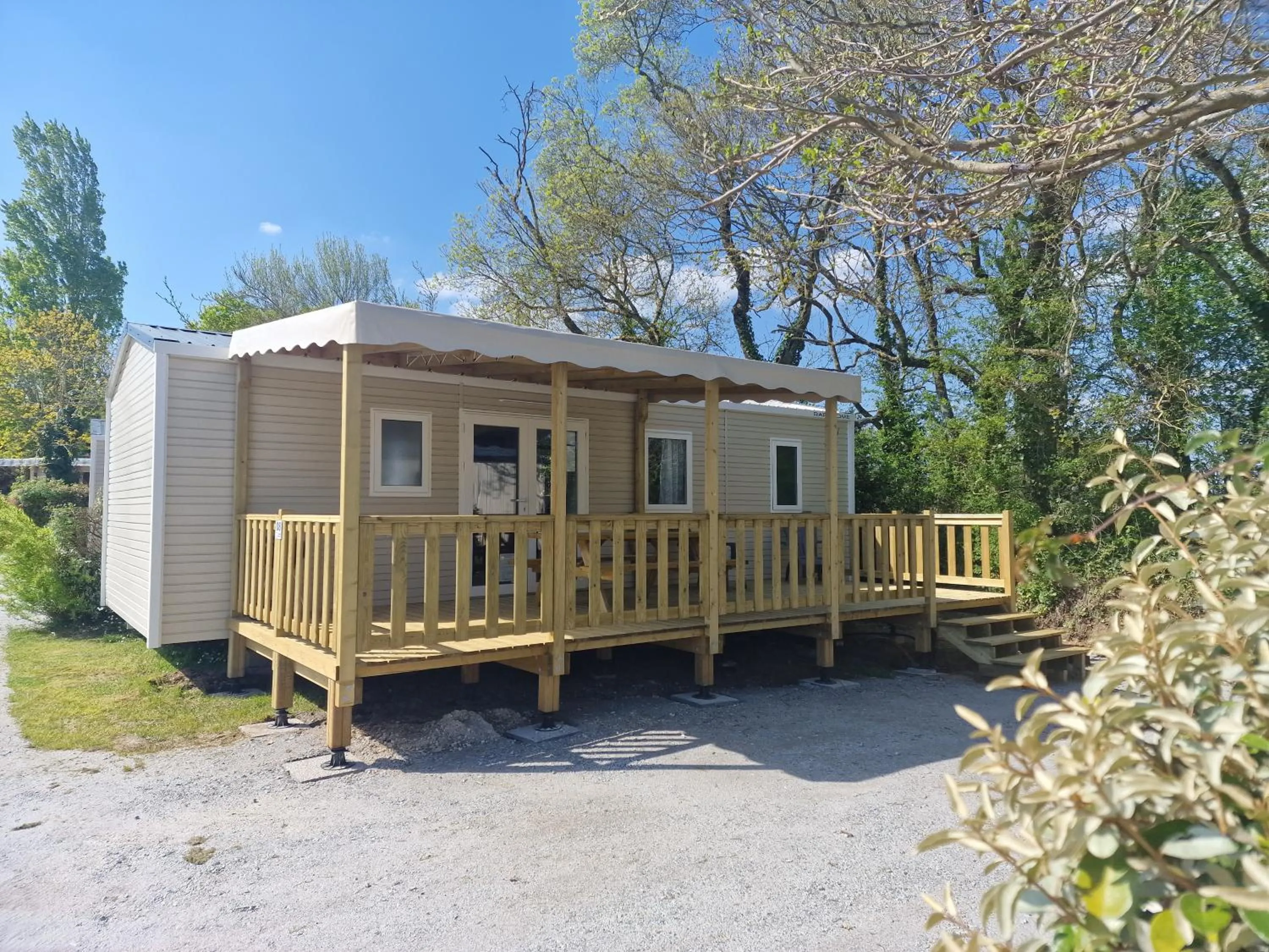 Property building in Camping Les P'tites Maisons dans la Prairie